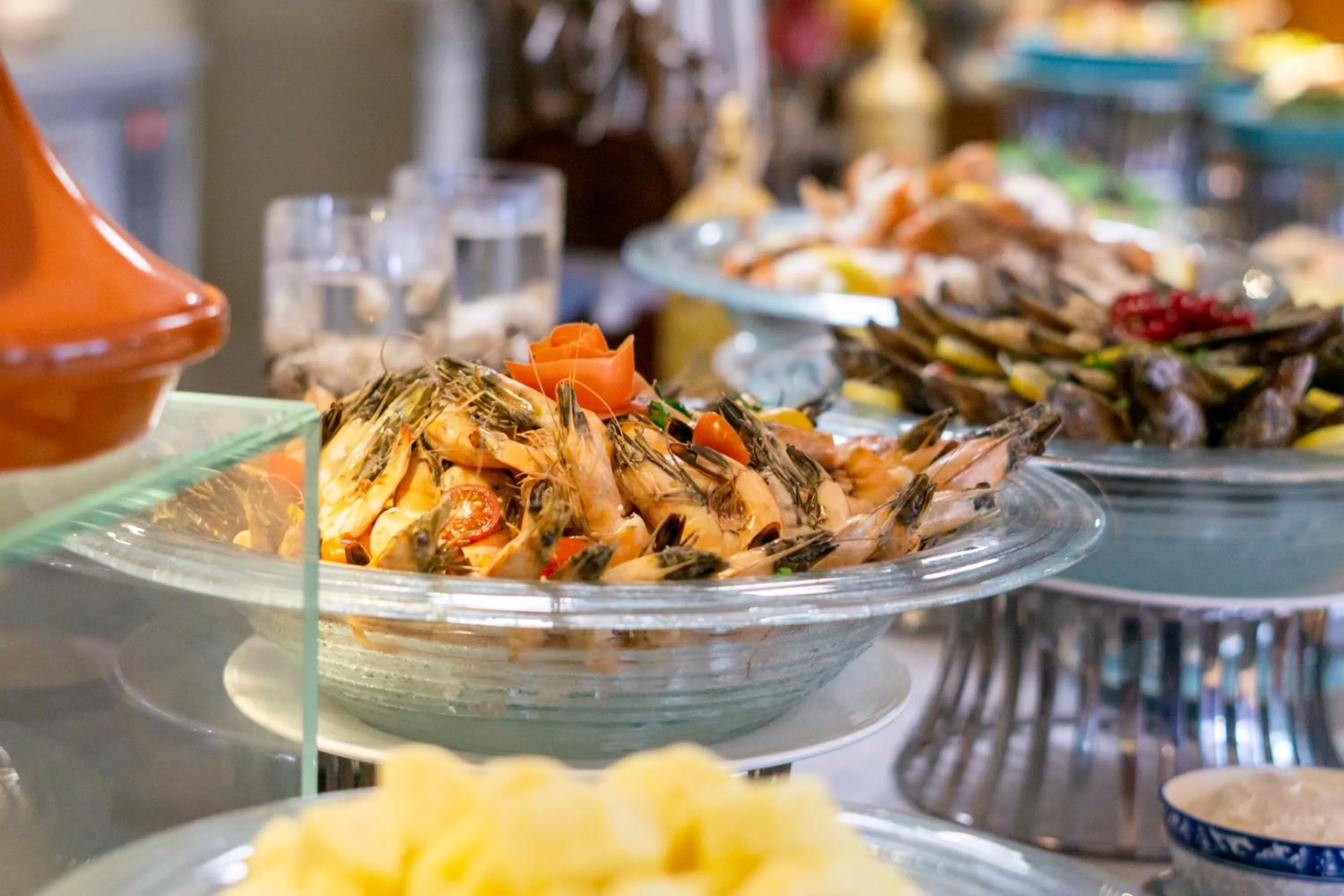 Restaurant/places to eat in Crowne Plaza Muscat OCEC by IHG