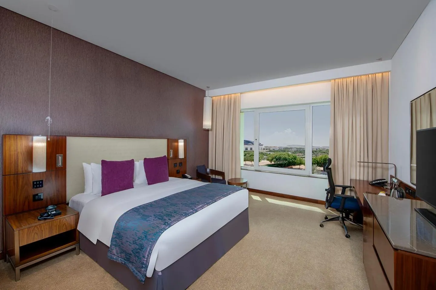 Bed in Crowne Plaza Muscat OCEC by IHG