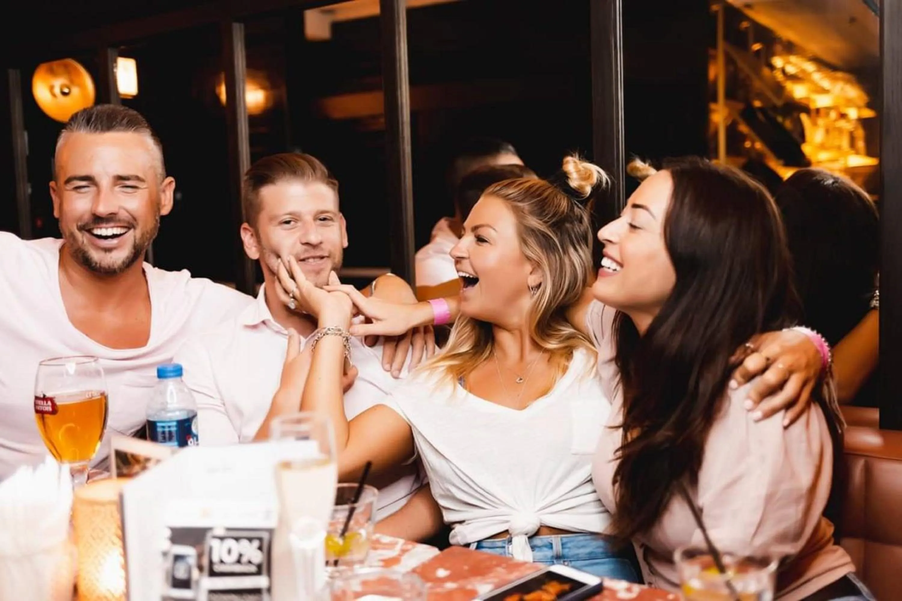 Lounge or bar in Crowne Plaza Muscat OCEC by IHG