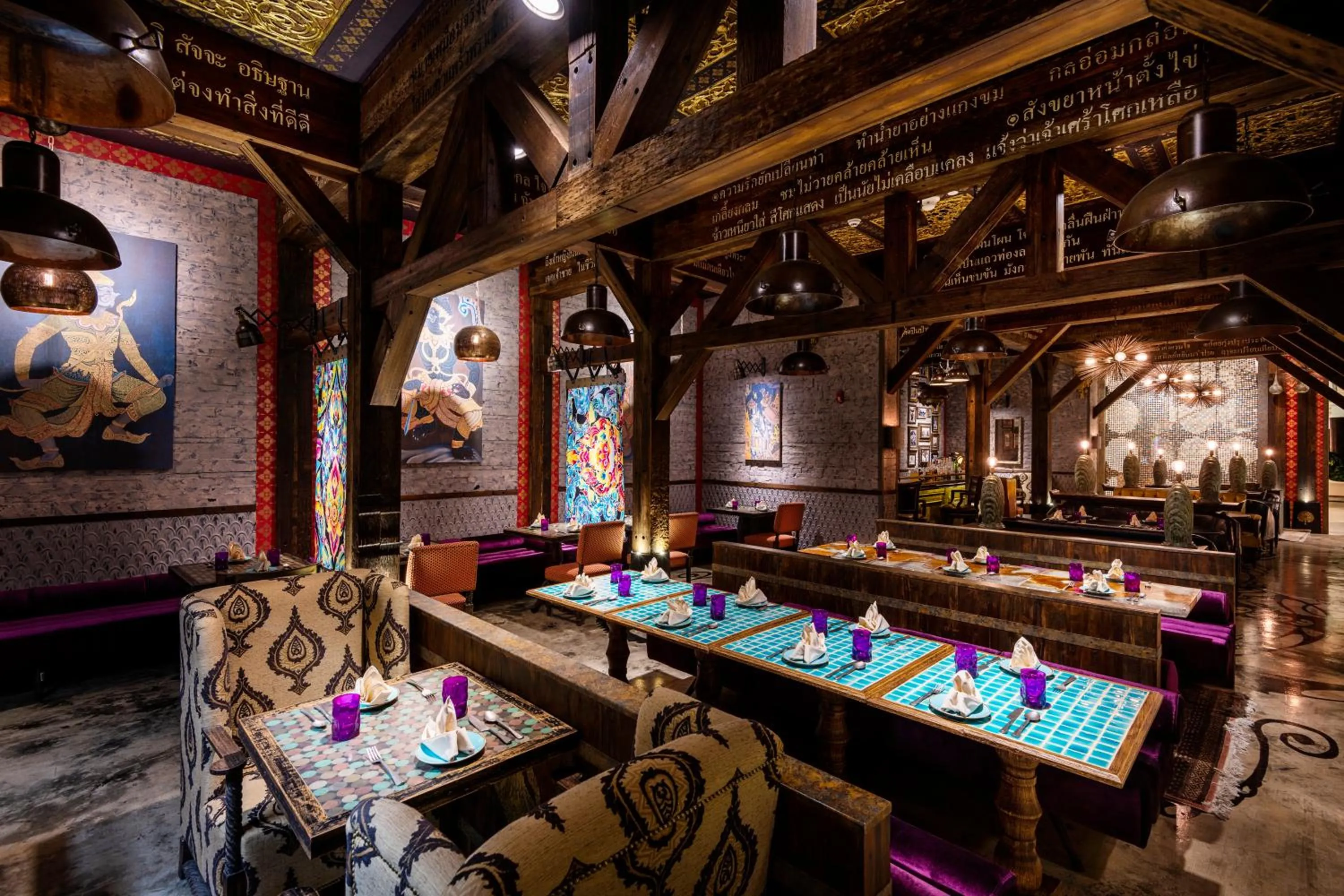 Restaurant/places to eat in Crowne Plaza Muscat OCEC by IHG