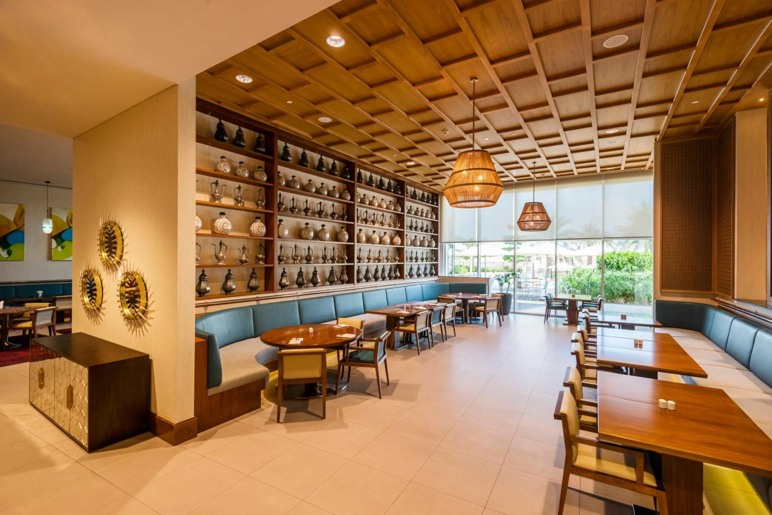 Restaurant/places to eat in Crowne Plaza Muscat OCEC by IHG