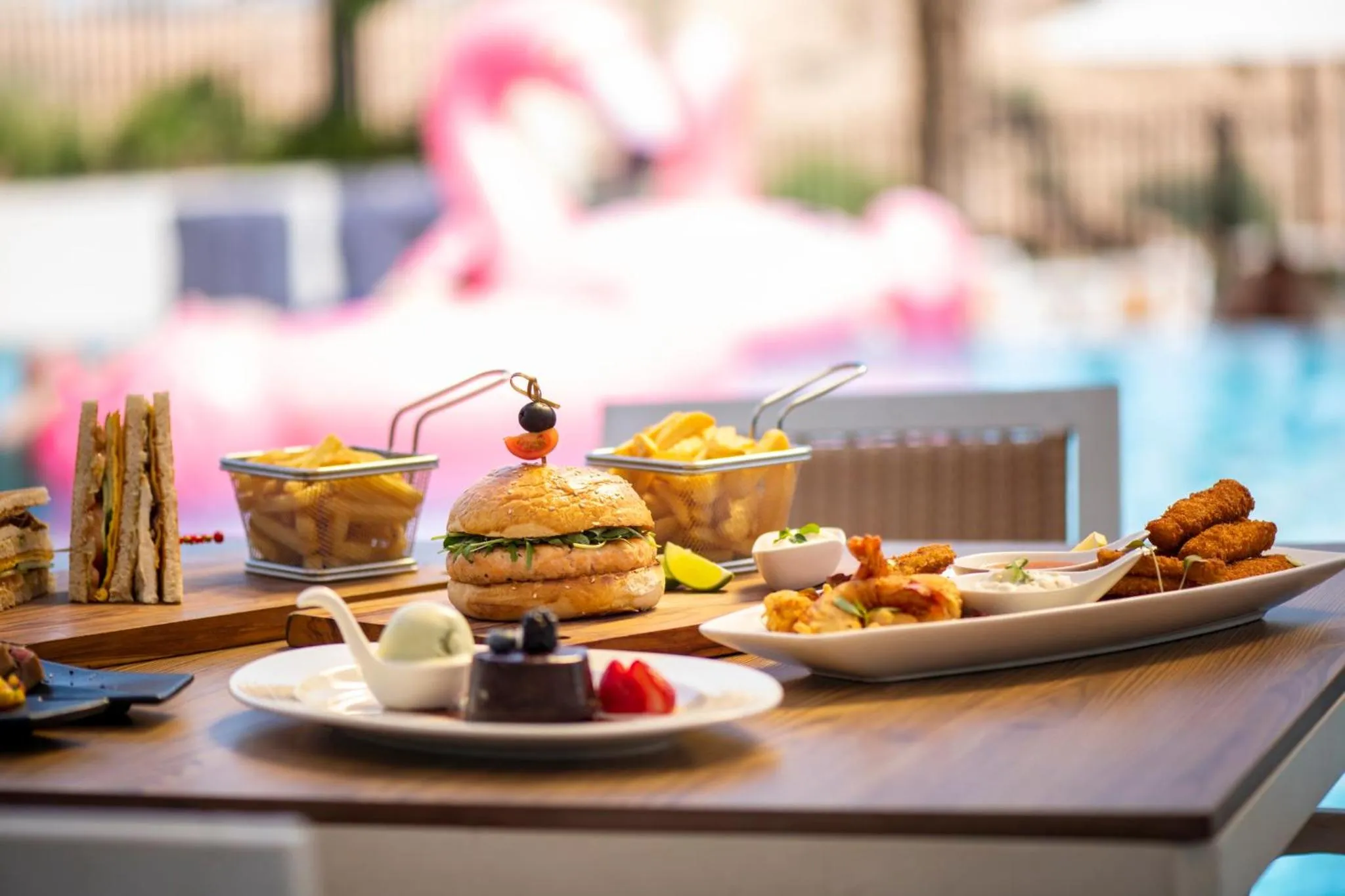 Restaurant/places to eat in Crowne Plaza Muscat OCEC by IHG