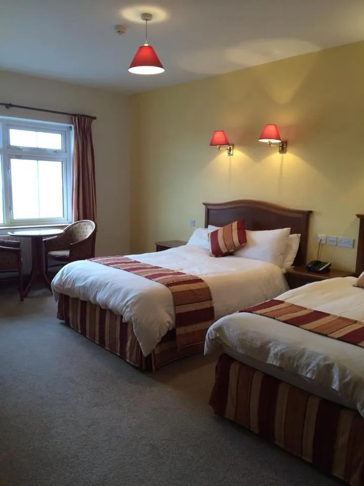 Photo of the whole room, Bed in Achill Cliff House Hotel & Restaurant
