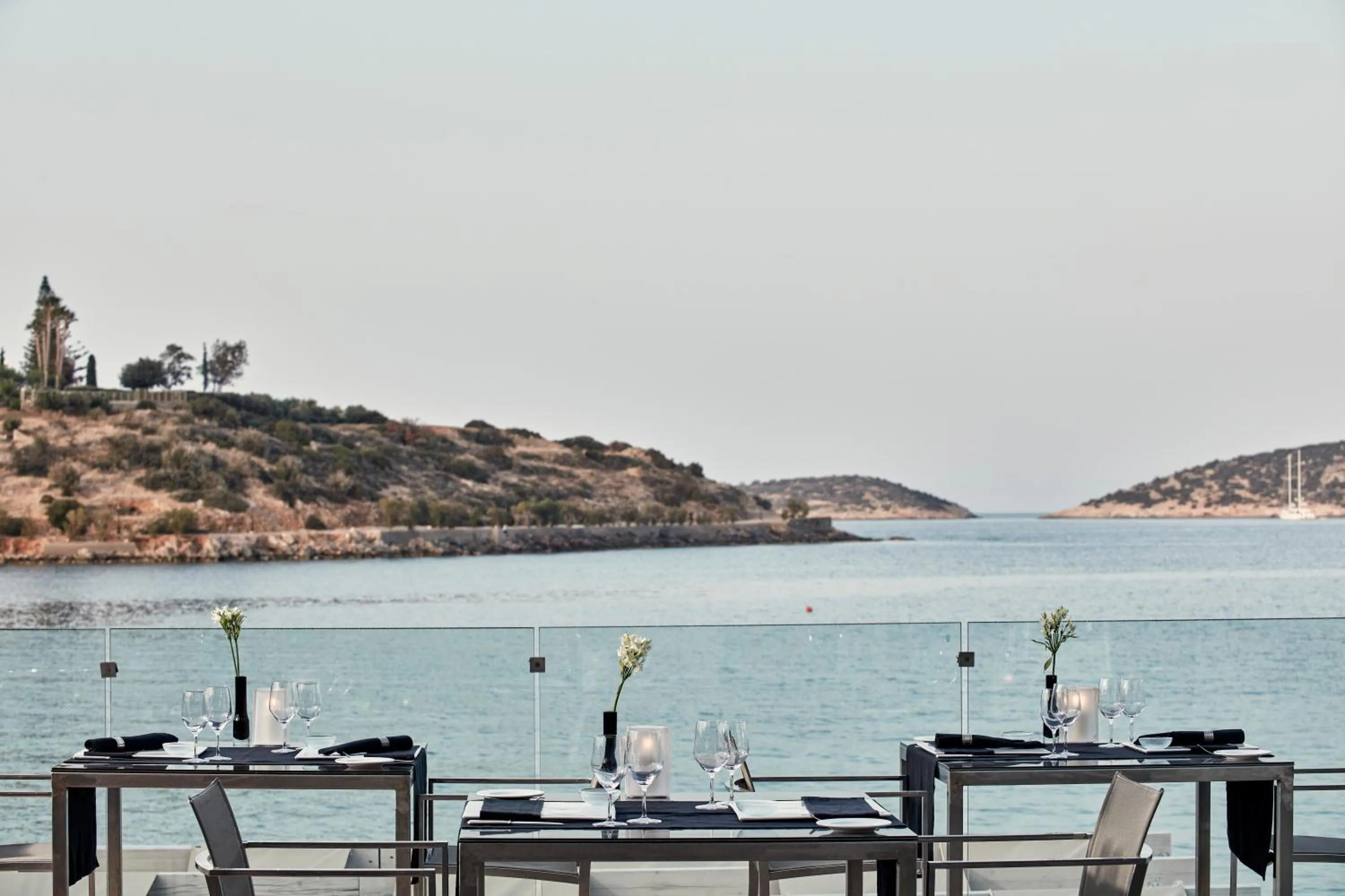 Restaurant/places to eat in Minos Beach Art Hotel, a Member of Design Hotels