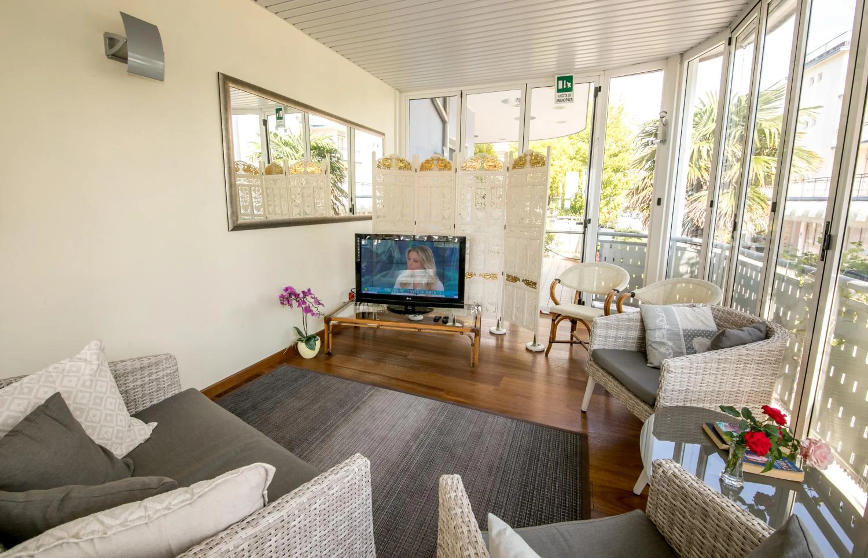 Communal lounge/ TV room in Hotel Helios