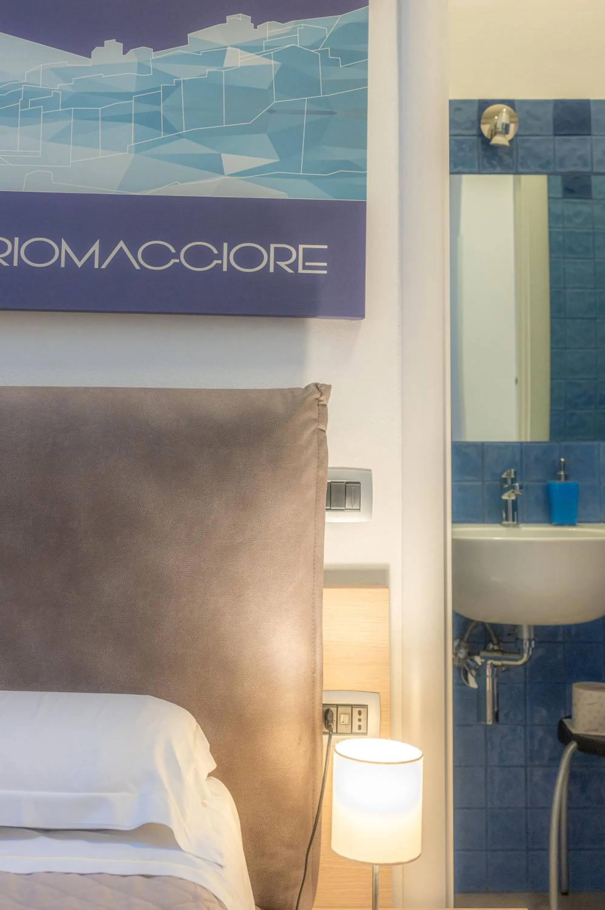 Bathroom, Bed in Affittacamere del Golfo e delle 5 Terre