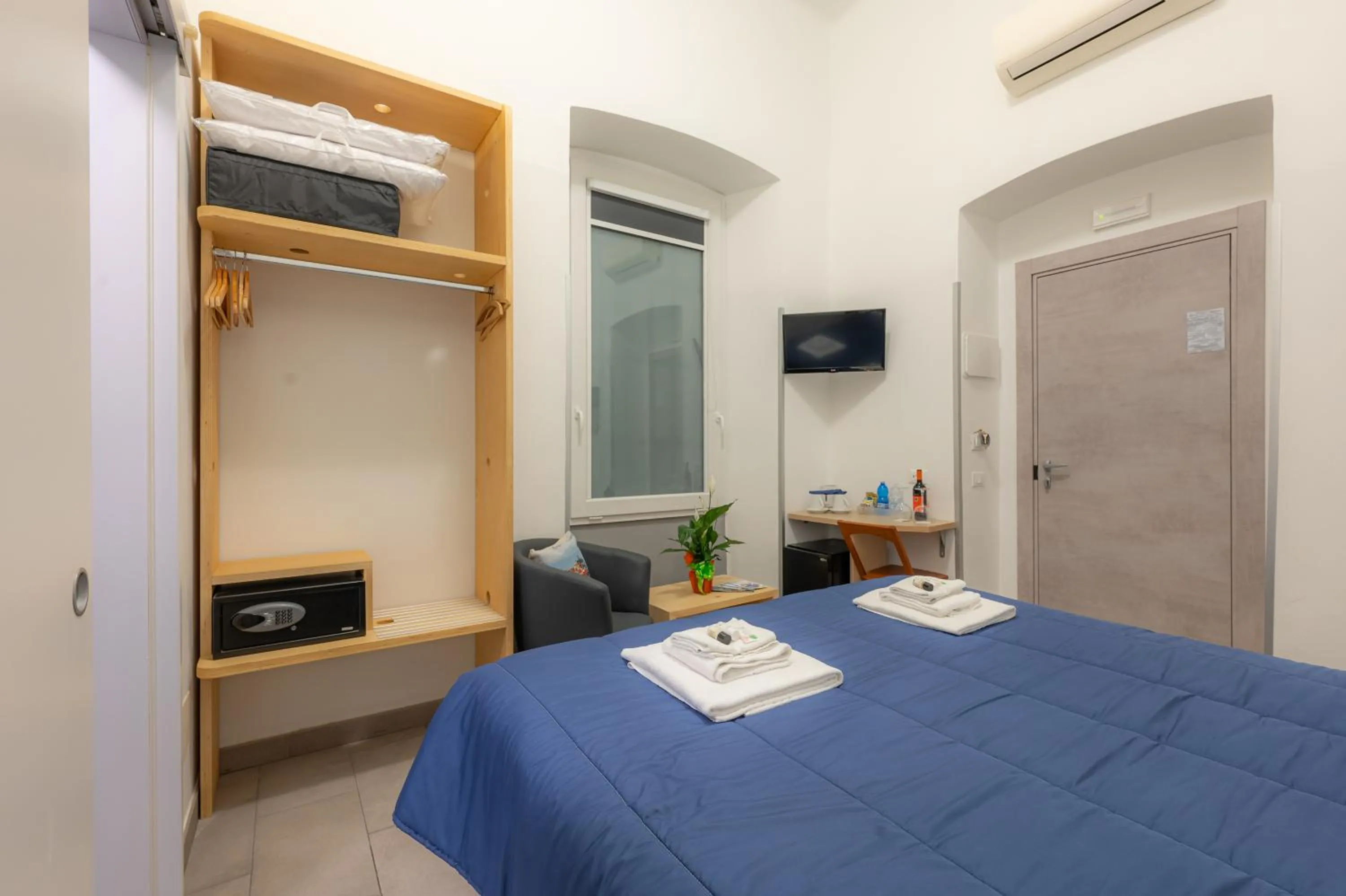 Bedroom, Bed in Affittacamere del Golfo e delle 5 Terre