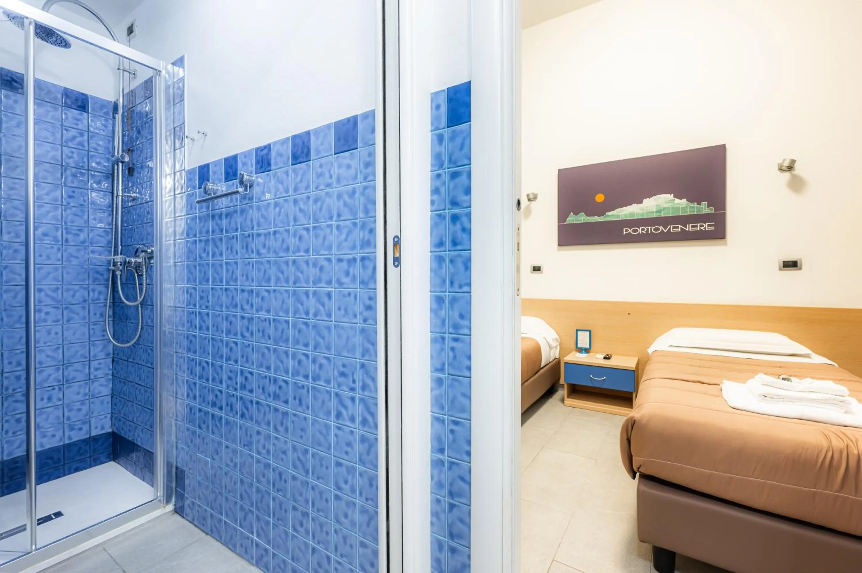 Shower, Bed in Affittacamere del Golfo e delle 5 Terre