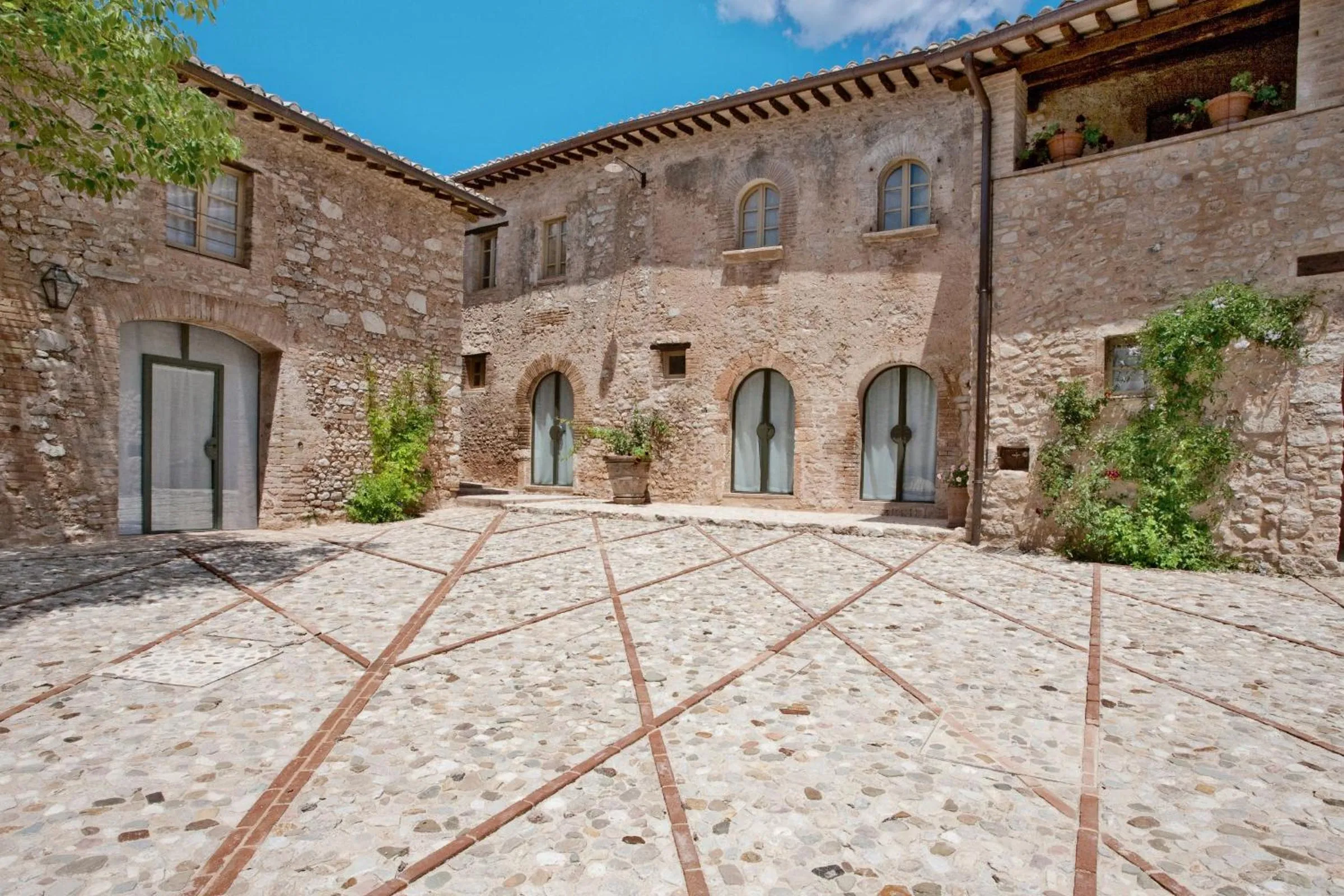 Property building in Borgo Della Marmotta