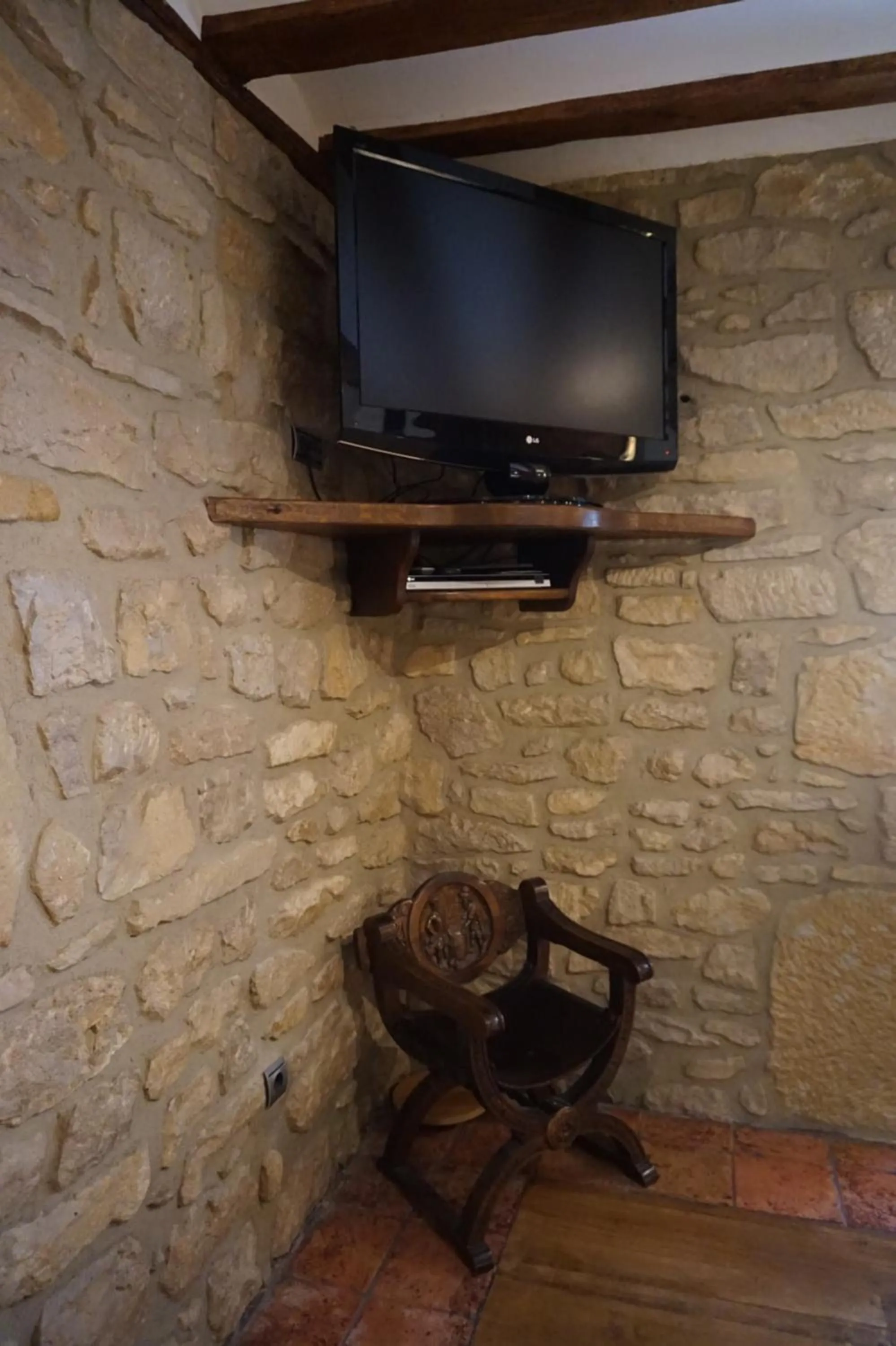 Communal lounge/ TV room in Arganzón Plaza