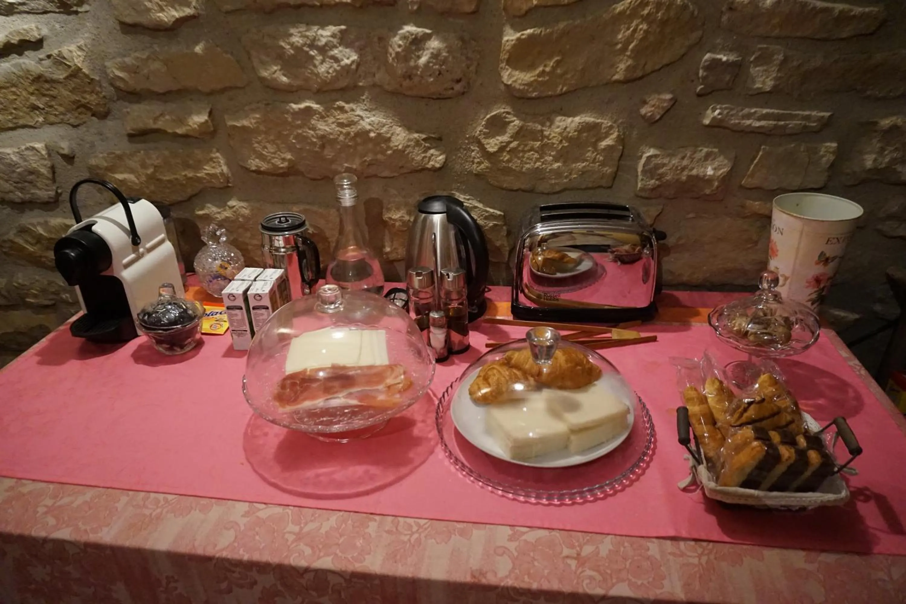 Breakfast in Arganzón Plaza