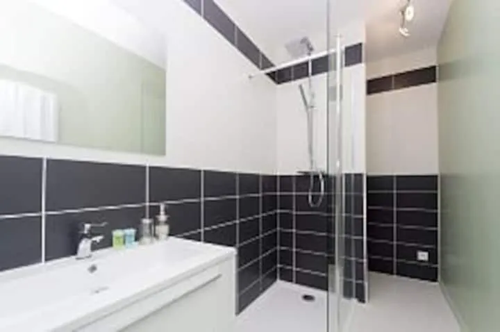 Shower in Au Clos Beausejour