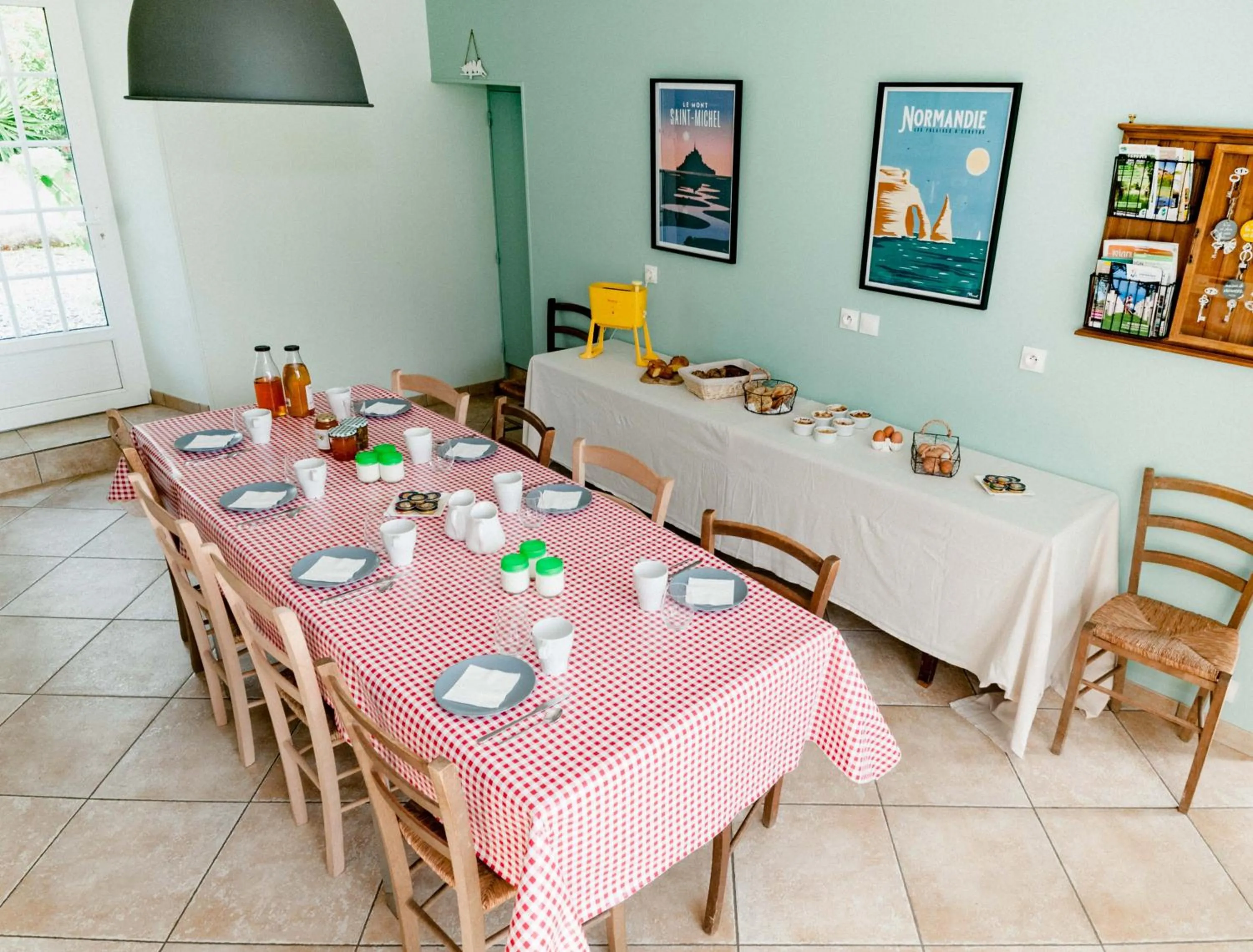 Breakfast in La Ferme d'Ervee de Saint-Roch