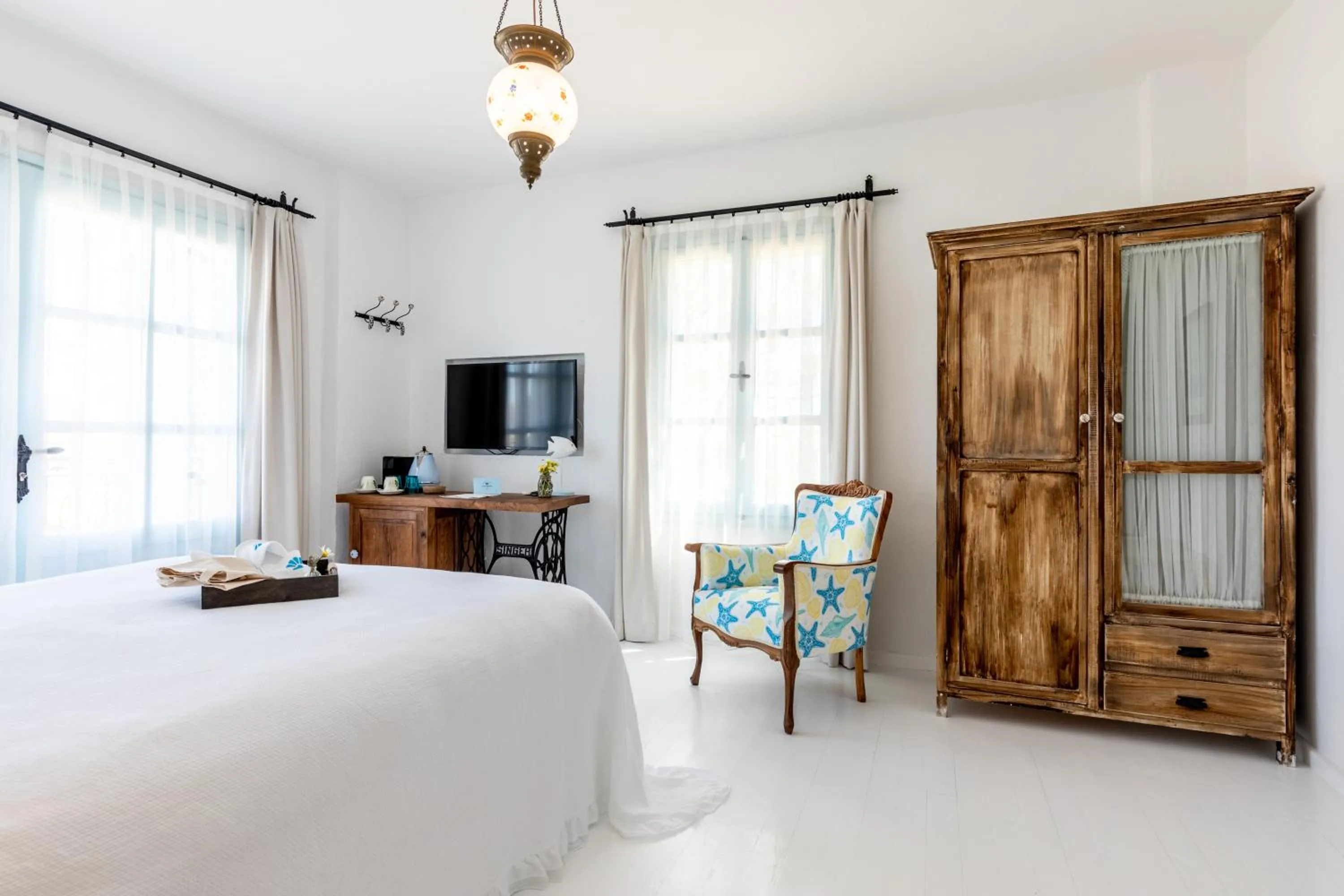 Photo of the whole room, Bed in Deniz Kabugu Hotel