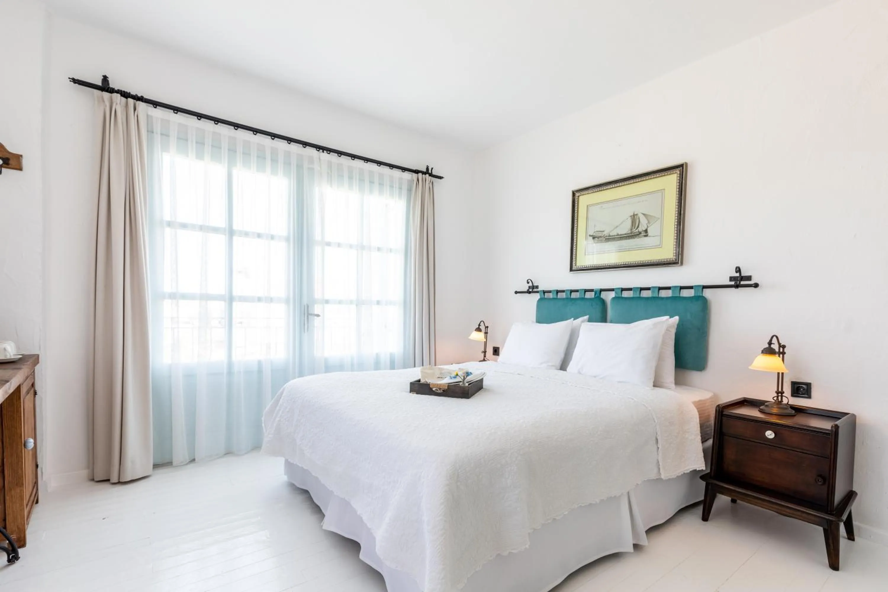 Photo of the whole room, Bed in Deniz Kabugu Hotel