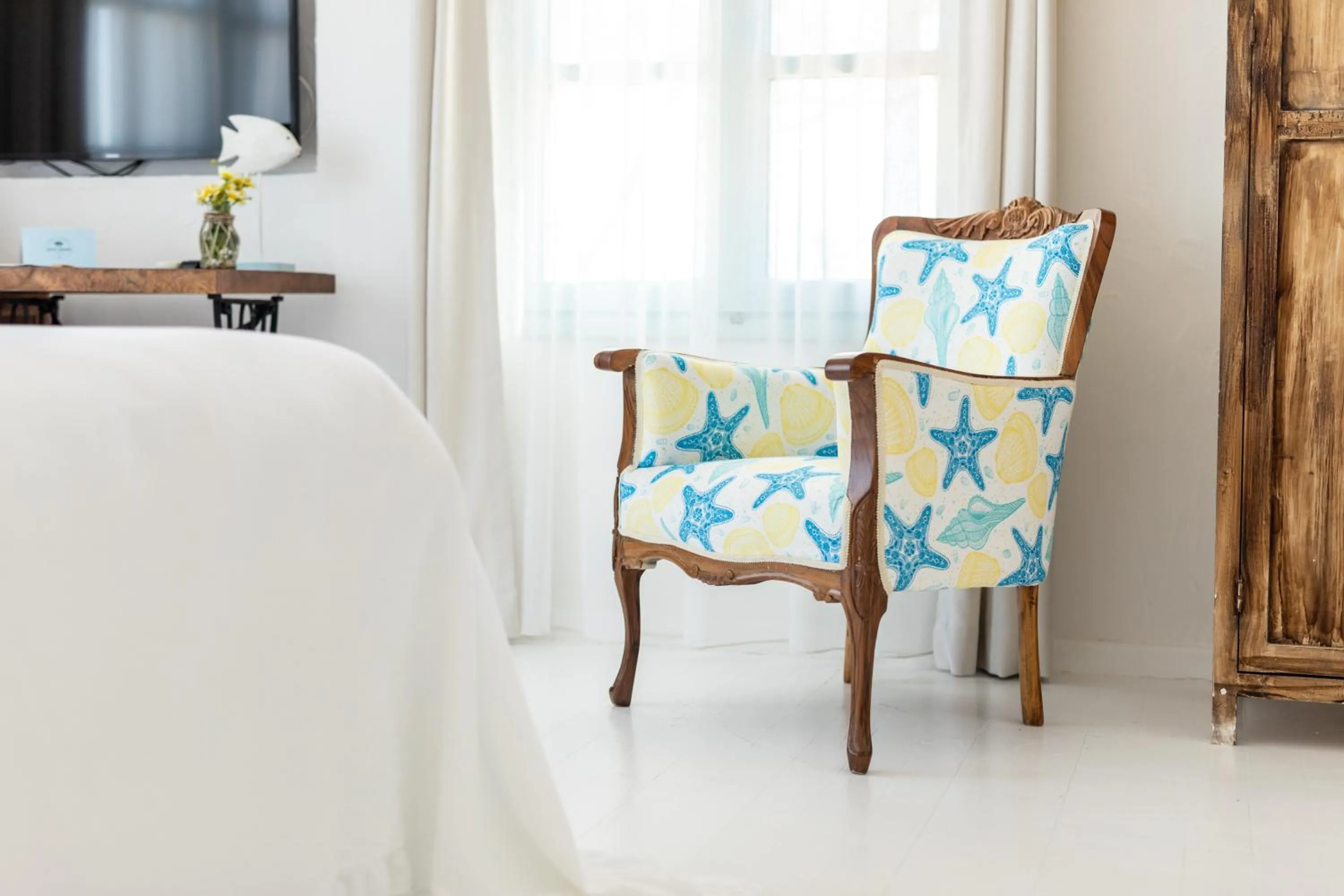 Seating area, Bed in Deniz Kabugu Hotel