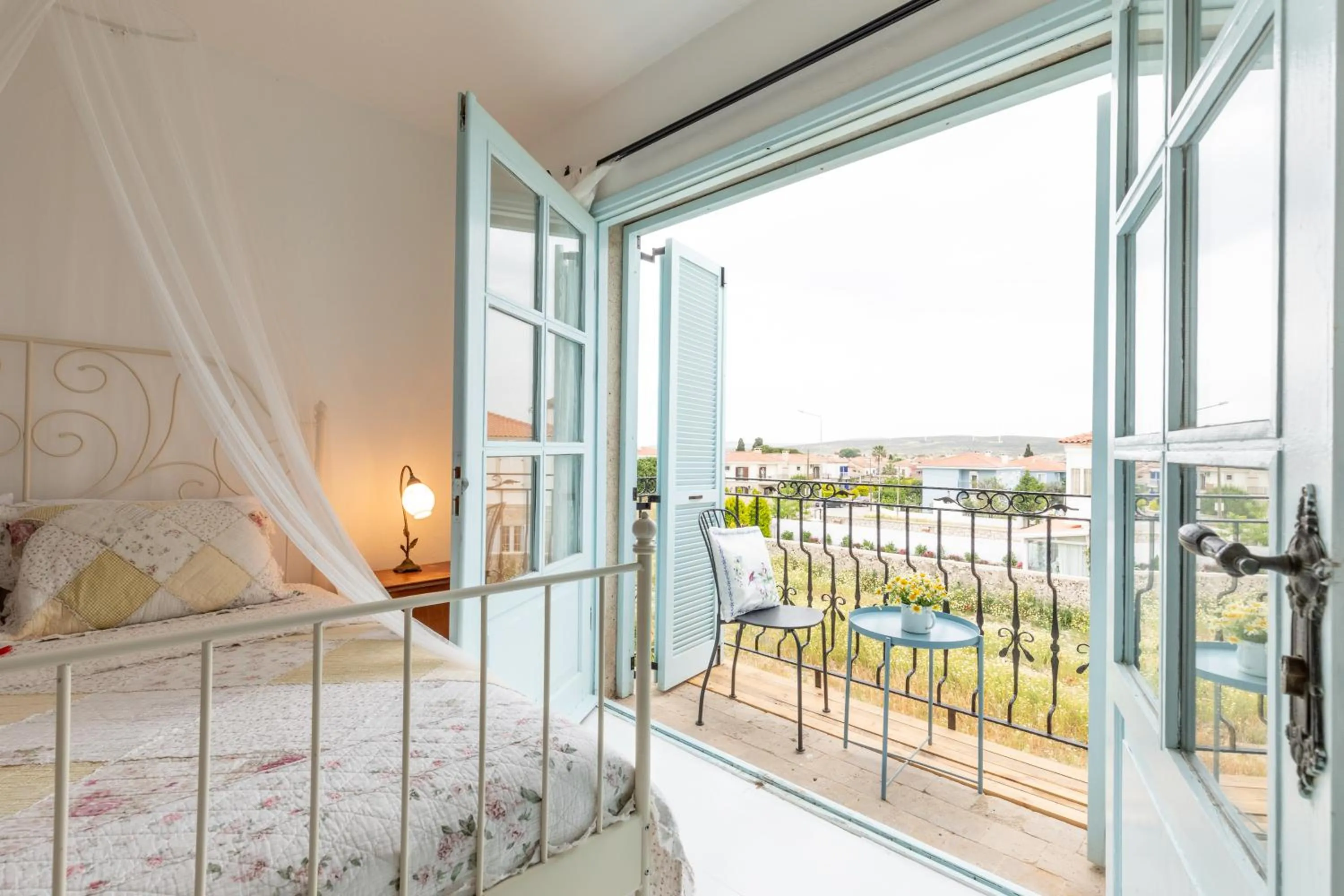 Balcony/Terrace, Bed in Deniz Kabugu Hotel