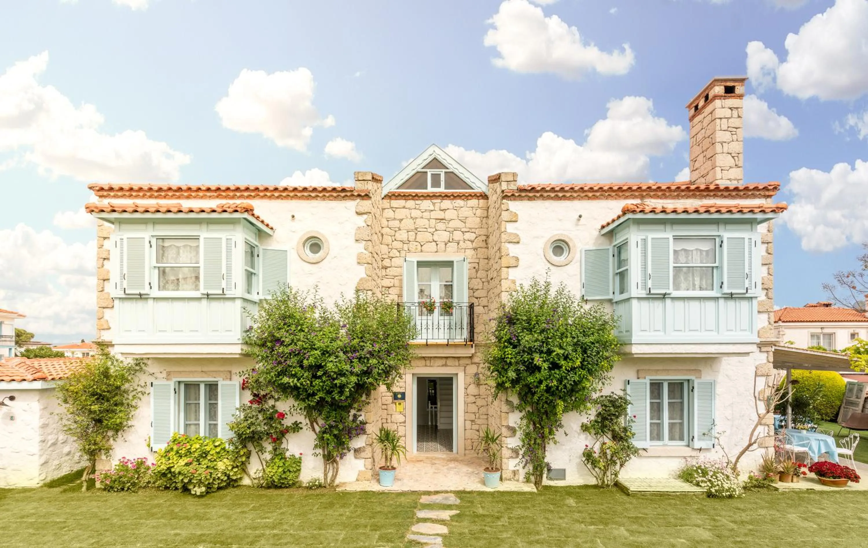 Facade/entrance in Deniz Kabugu Hotel