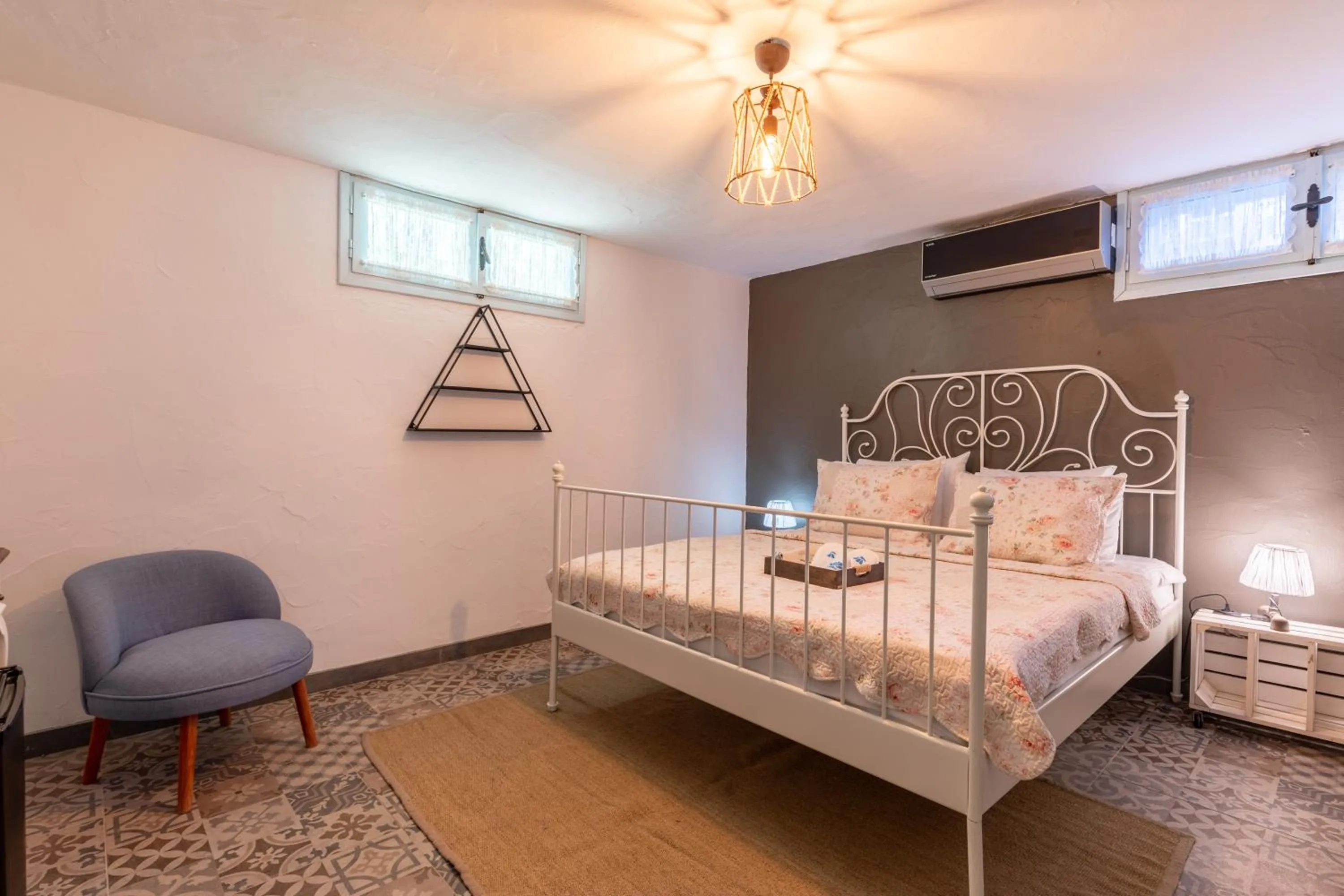 Photo of the whole room, Bed in Deniz Kabugu Hotel