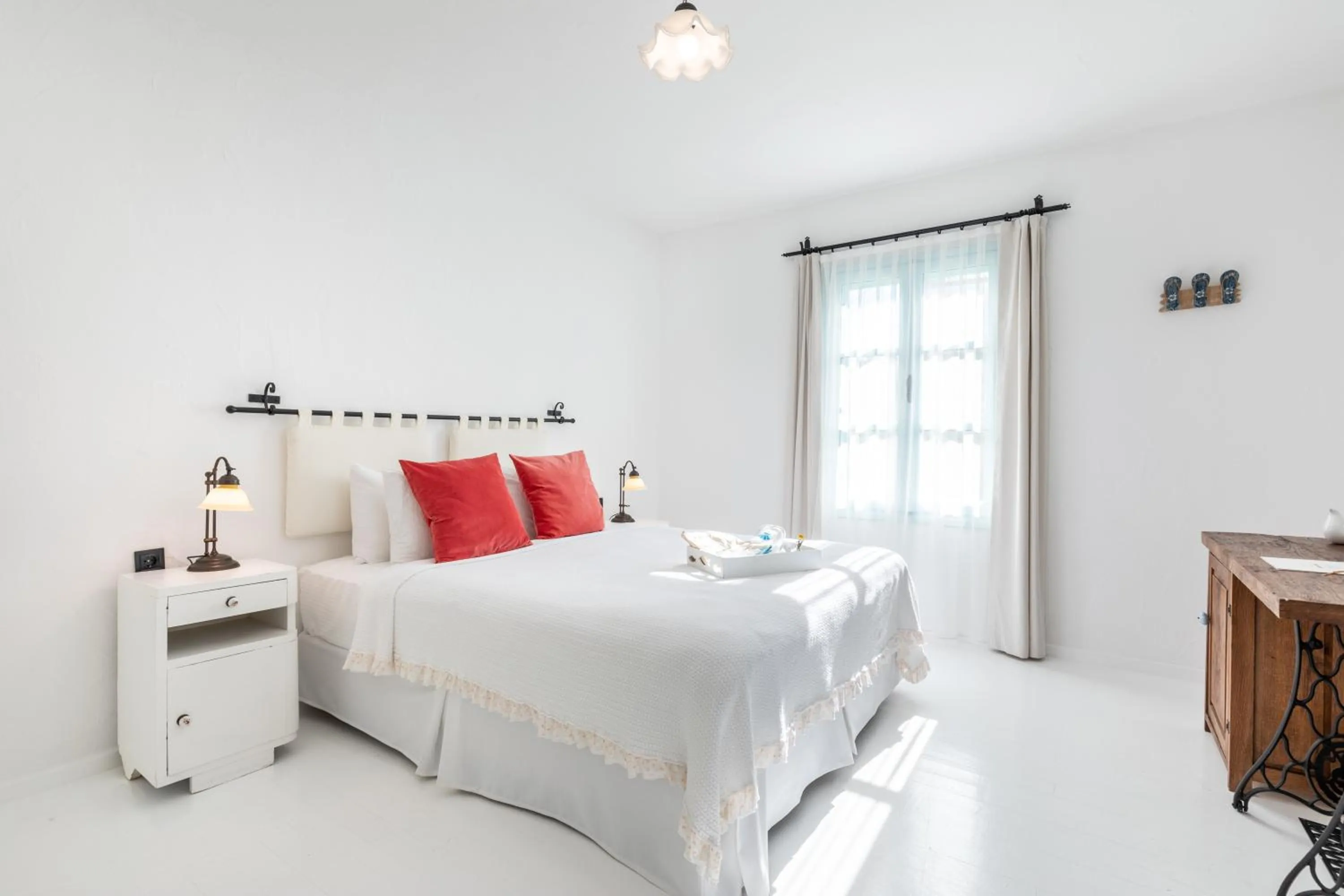 Photo of the whole room, Bed in Deniz Kabugu Hotel