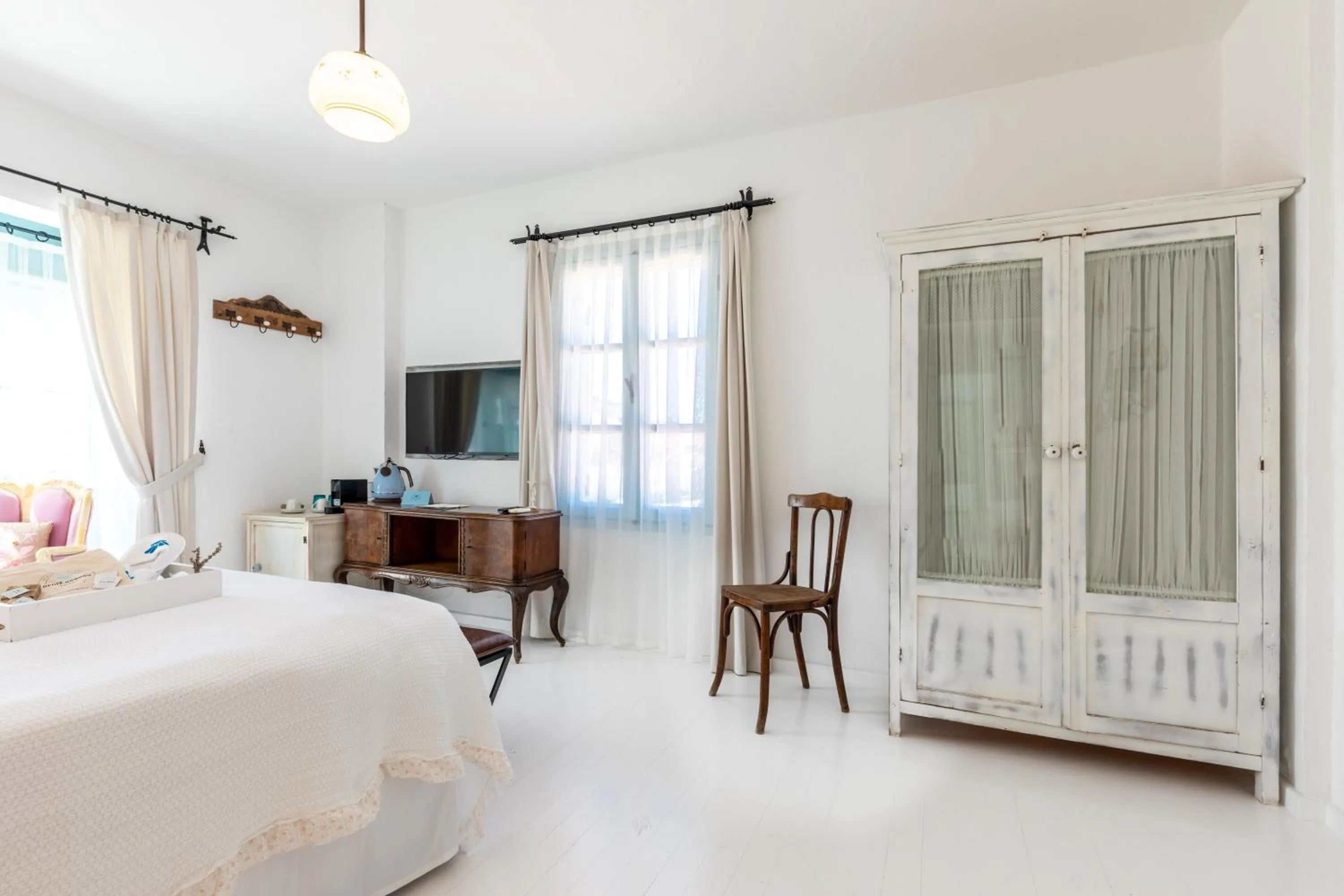 Photo of the whole room, Bed in Deniz Kabugu Hotel