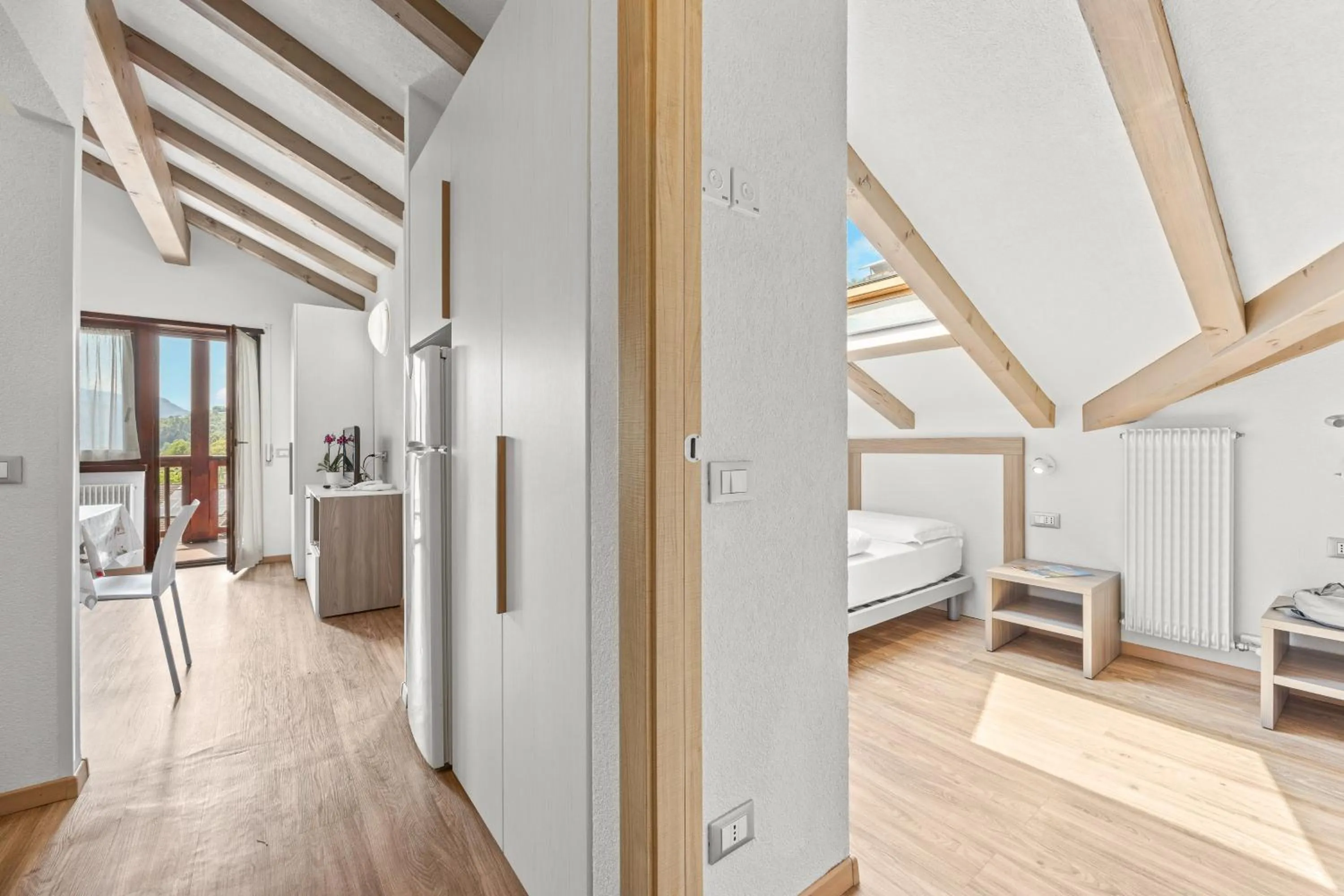 Kitchen or kitchenette, Bed in Aparthotel Des Alpes