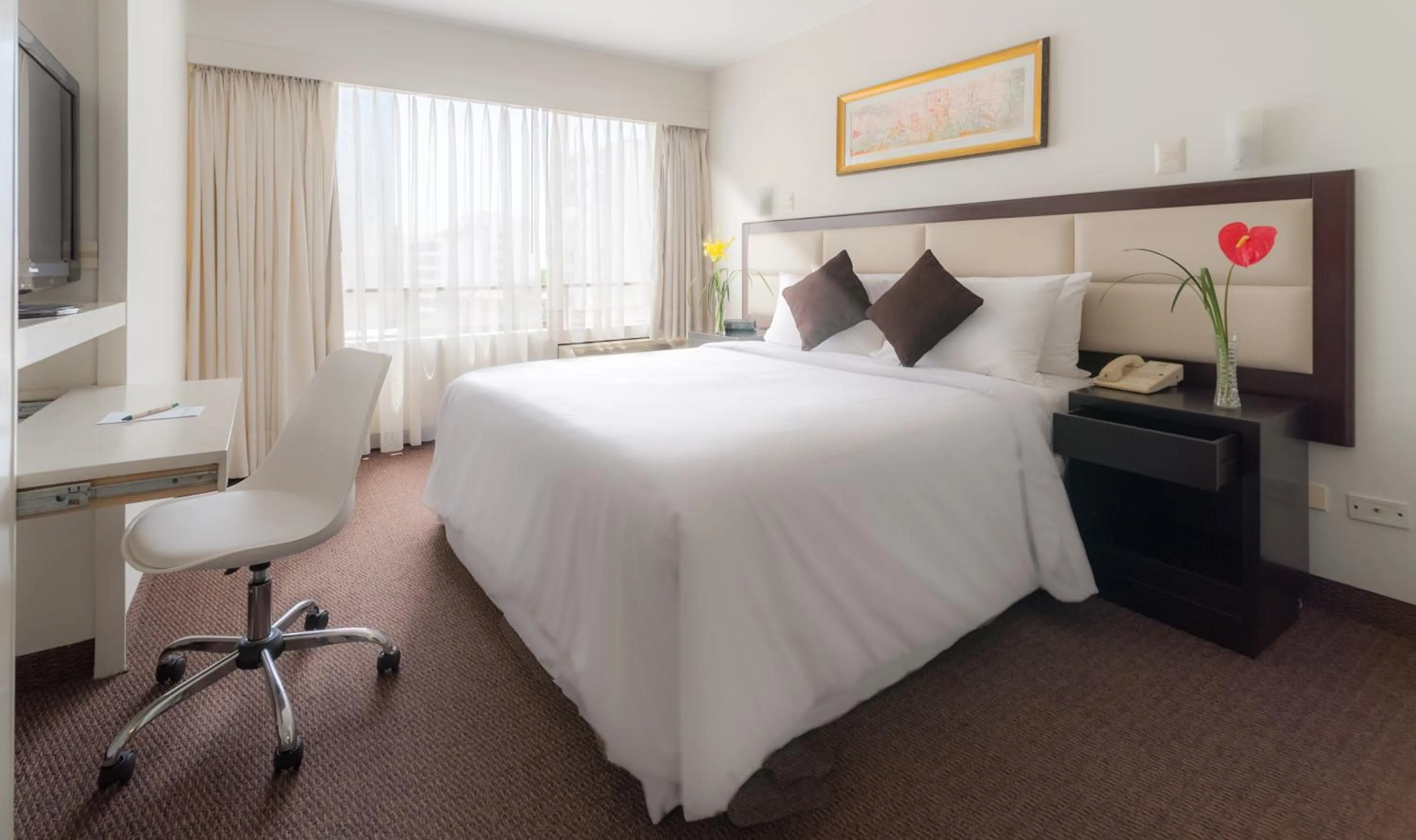 Bed in Roosevelt Hotel & Suites