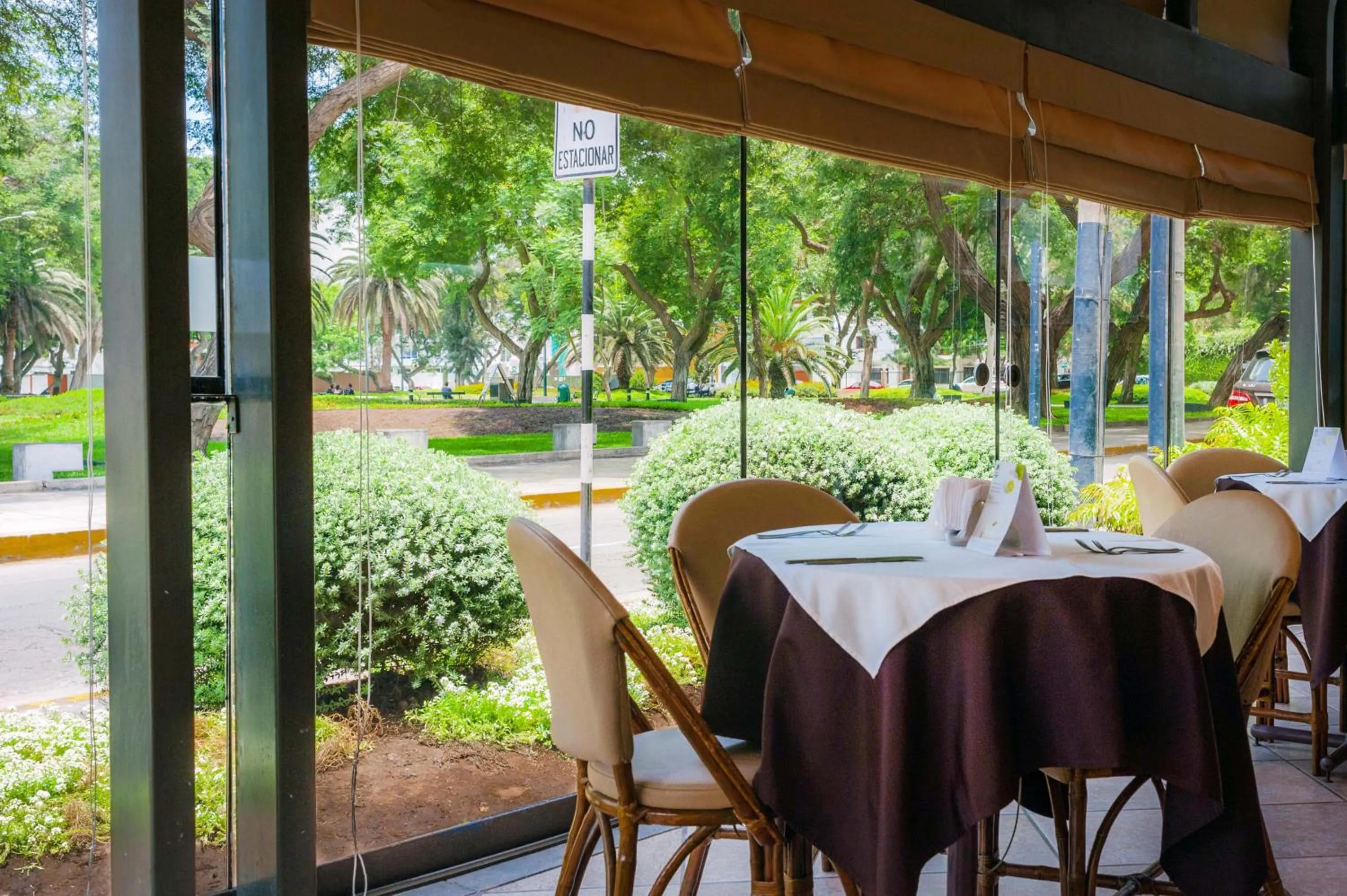 Restaurant/places to eat in Roosevelt Hotel & Suites