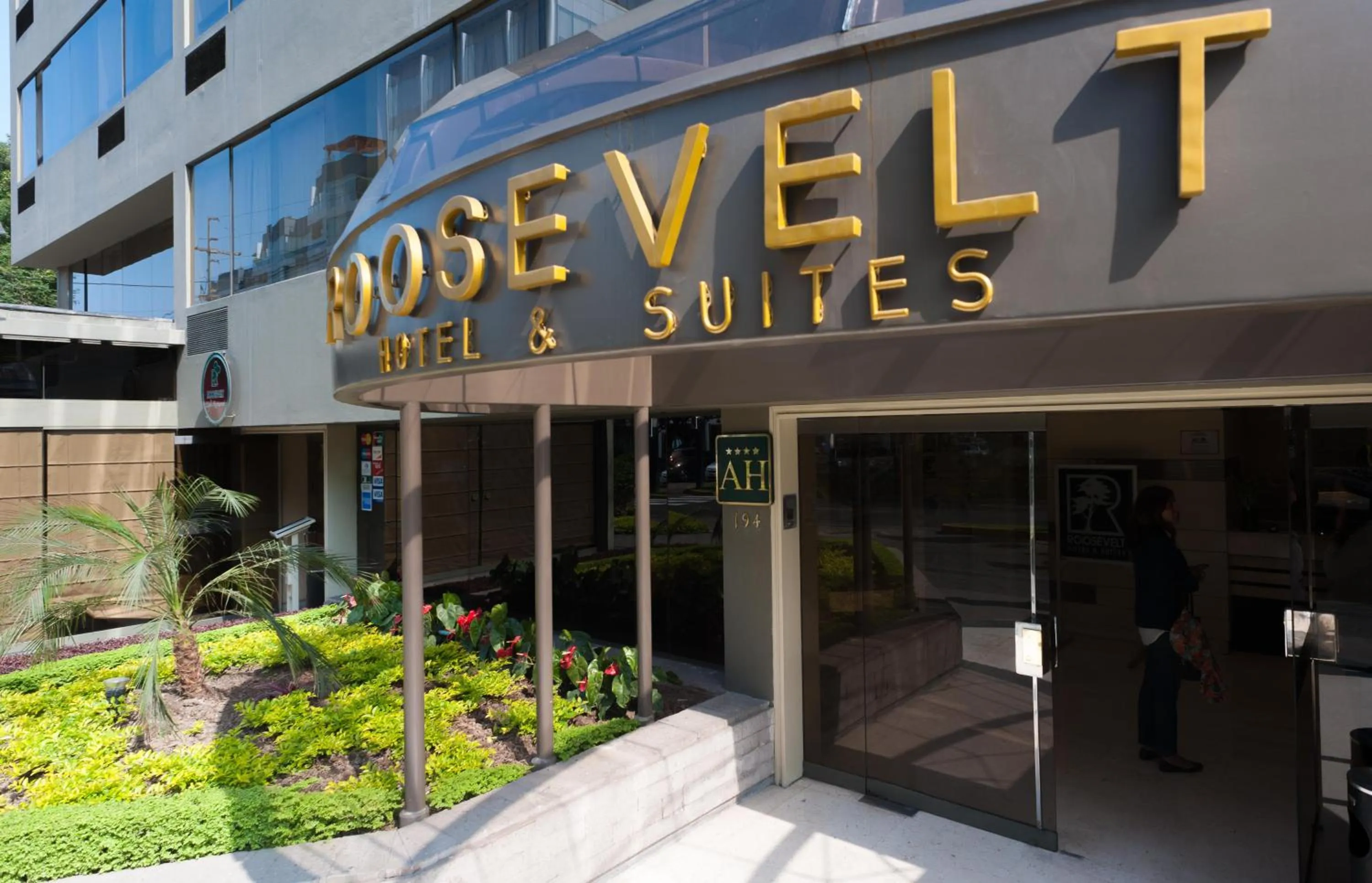 Roosevelt Hotel & Suites