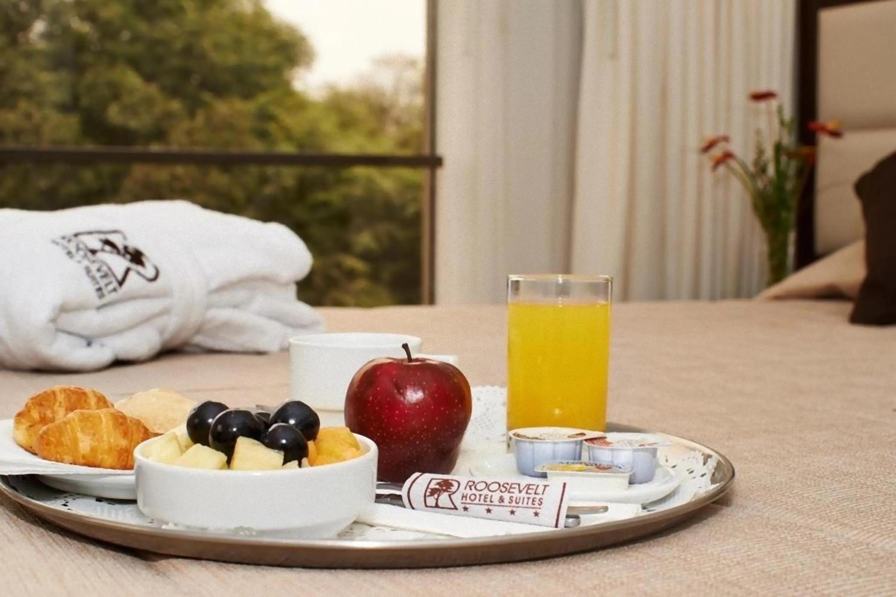 Food in Roosevelt Hotel & Suites