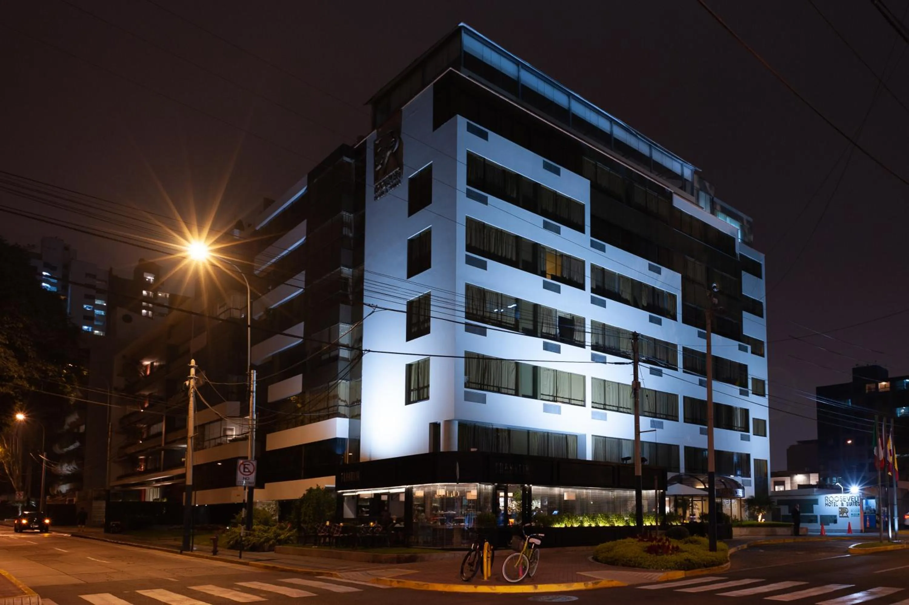 Facade/entrance in Roosevelt Hotel & Suites