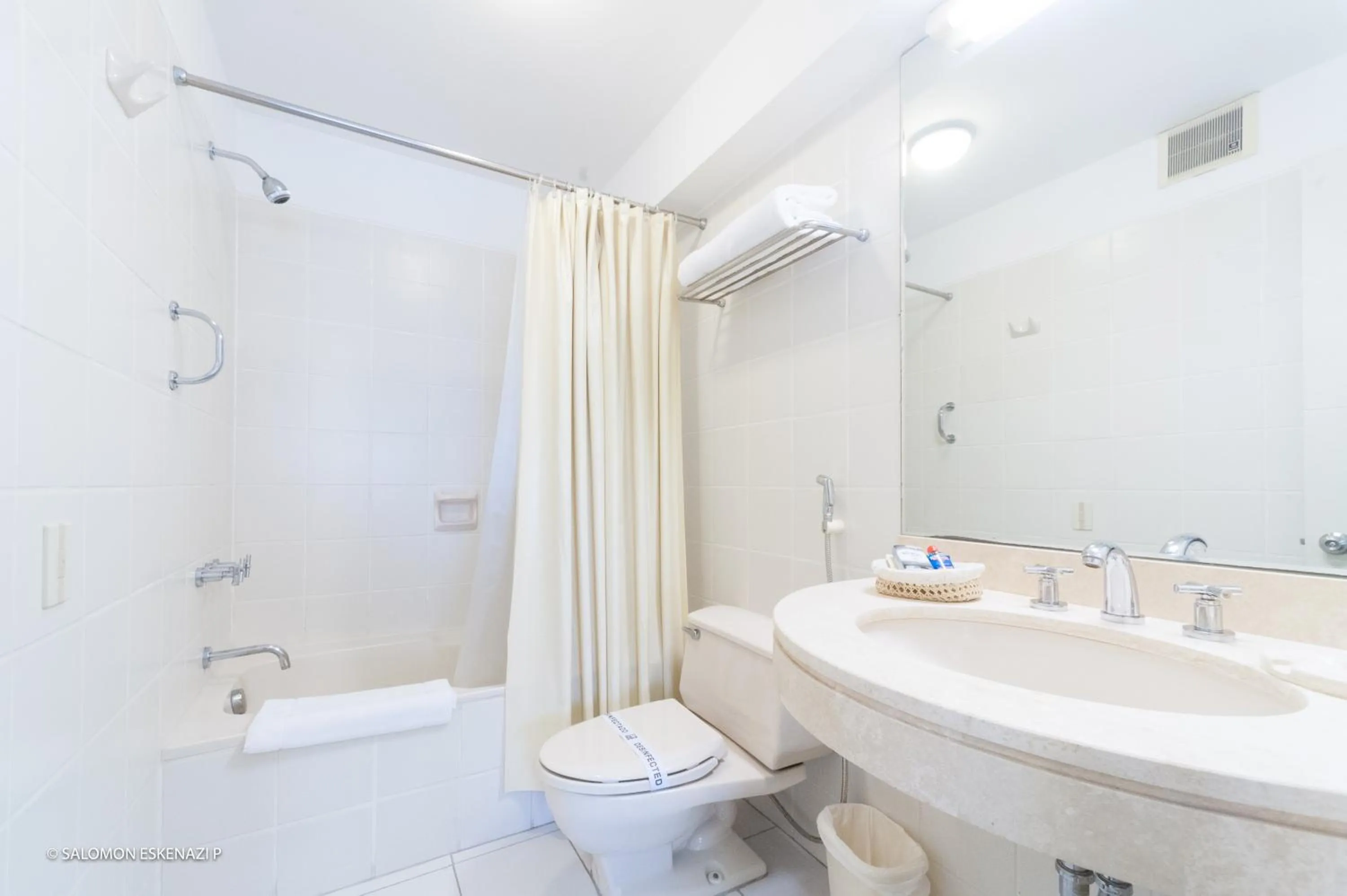 Bathroom in Roosevelt Hotel & Suites