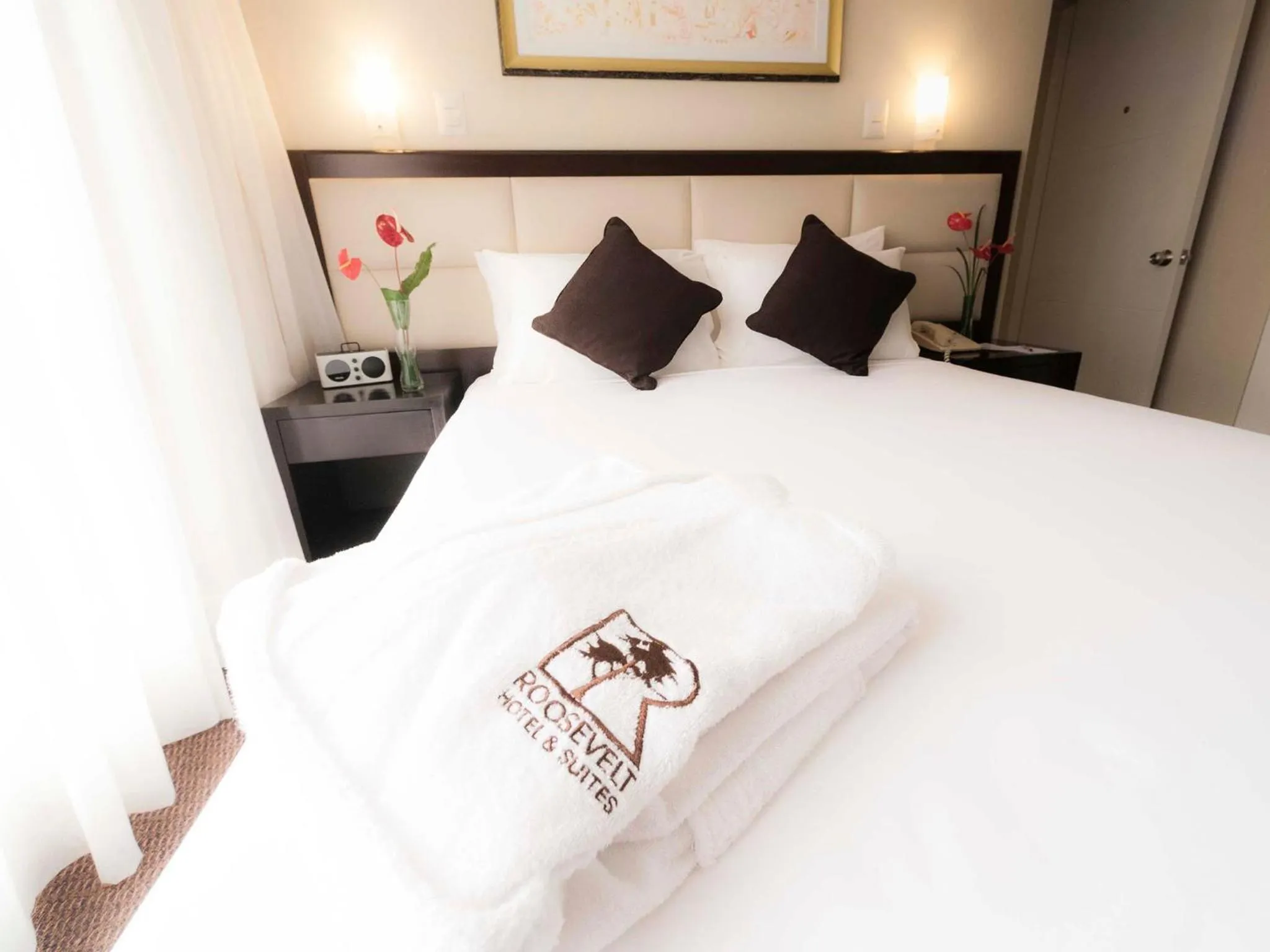 Bed in Roosevelt Hotel & Suites