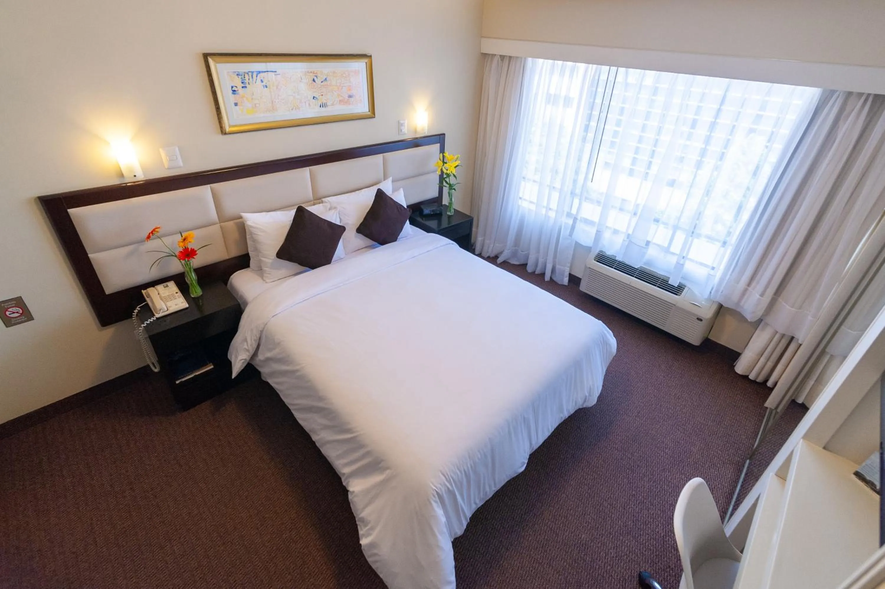 Bed in Roosevelt Hotel & Suites