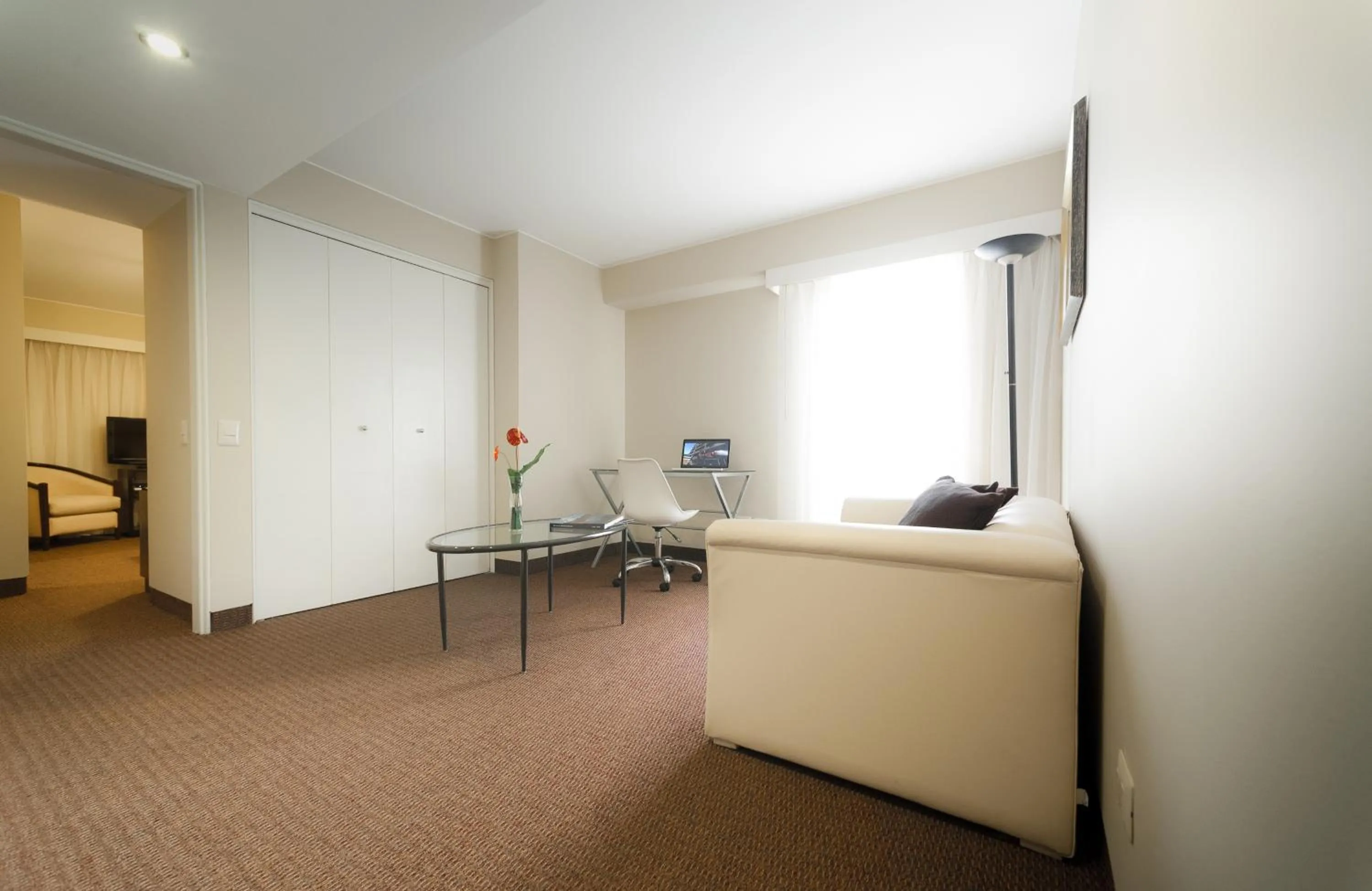 Seating area in Roosevelt Hotel & Suites