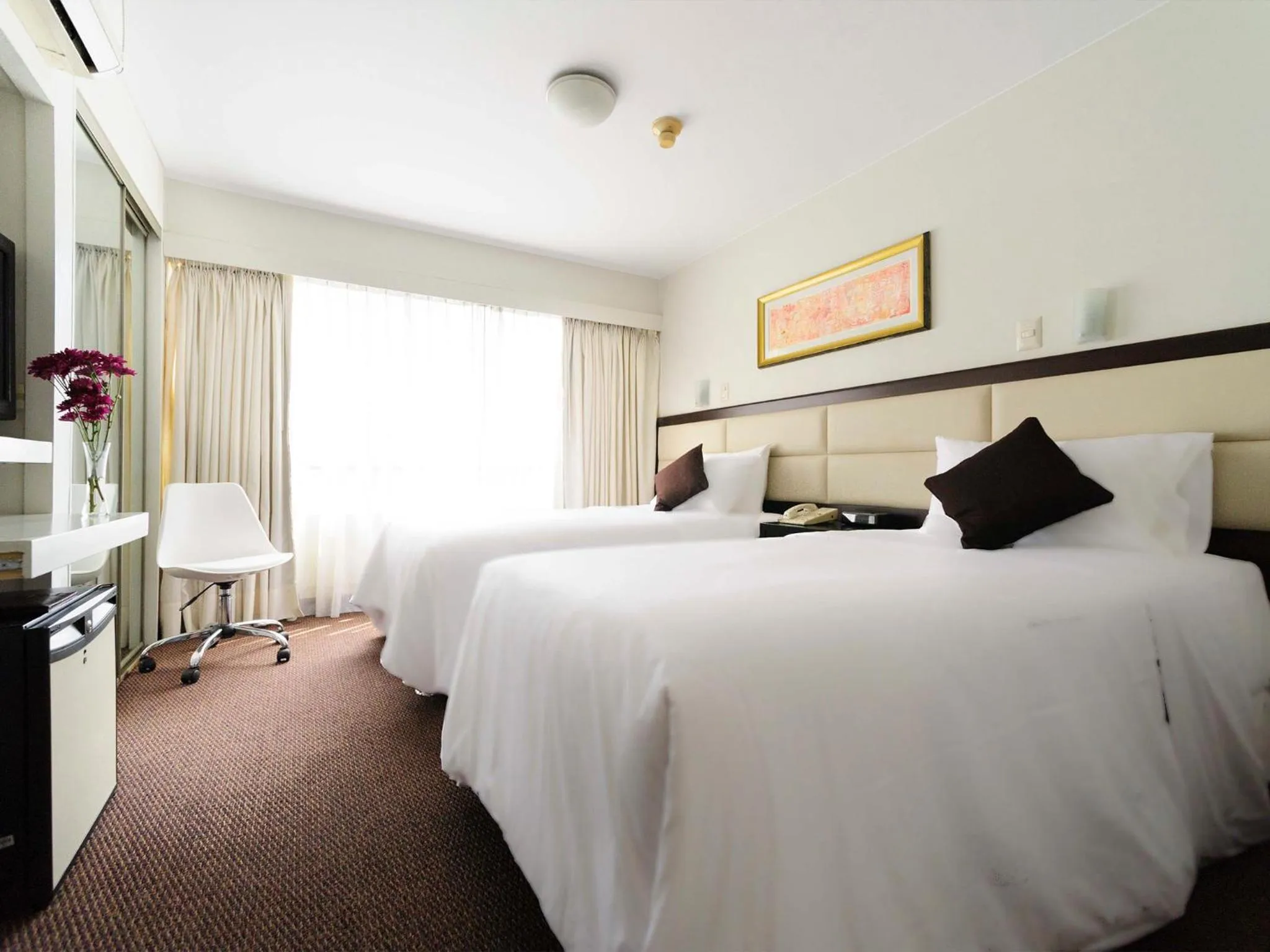 Bed in Roosevelt Hotel & Suites