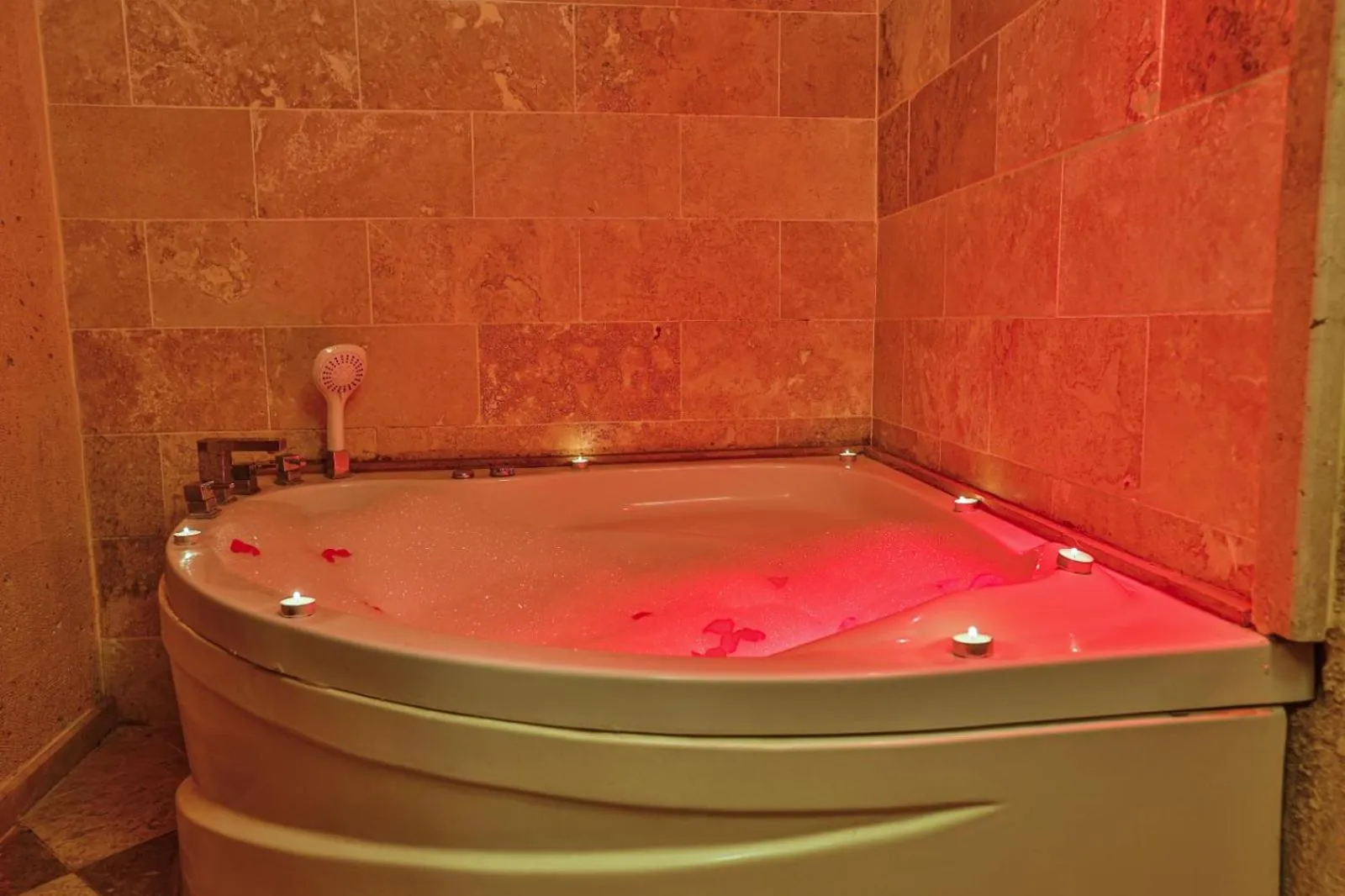 Restaurant/places to eat in La Casa Cave Hotel