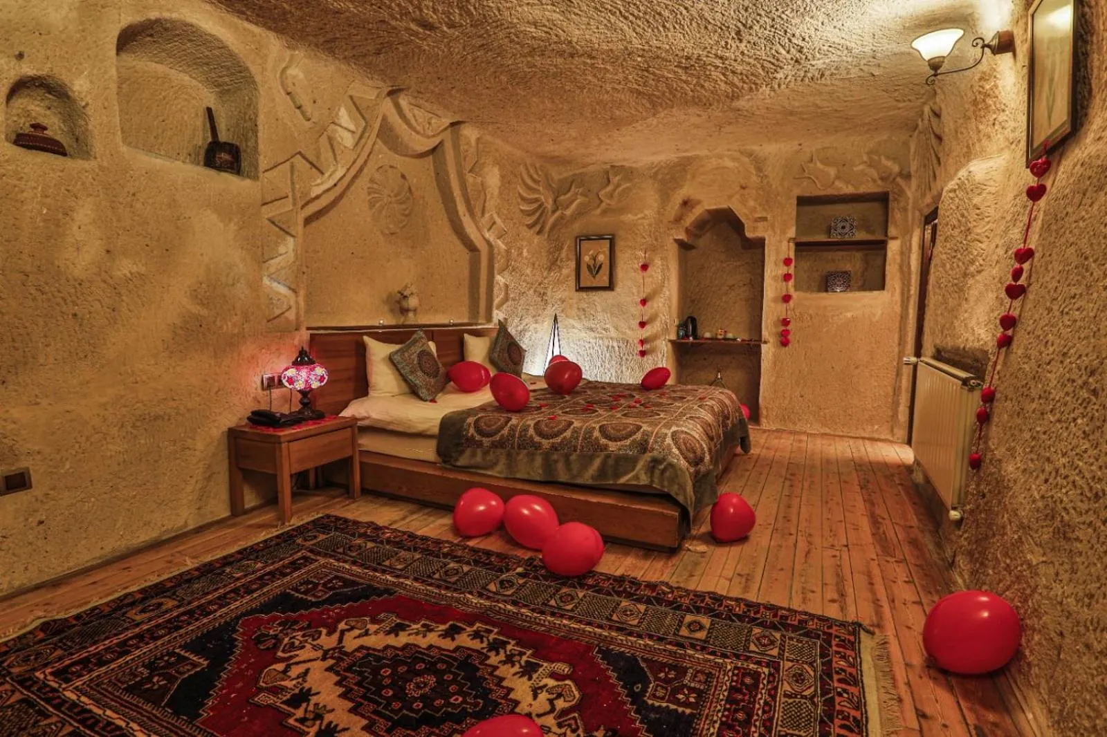 Restaurant/places to eat in La Casa Cave Hotel