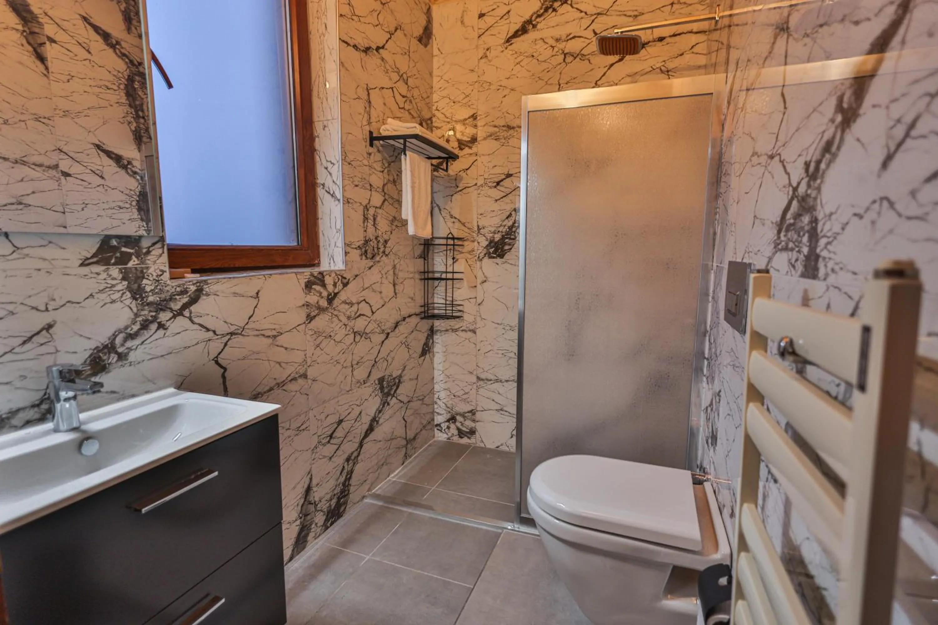 Shower in La Casa Cave Hotel