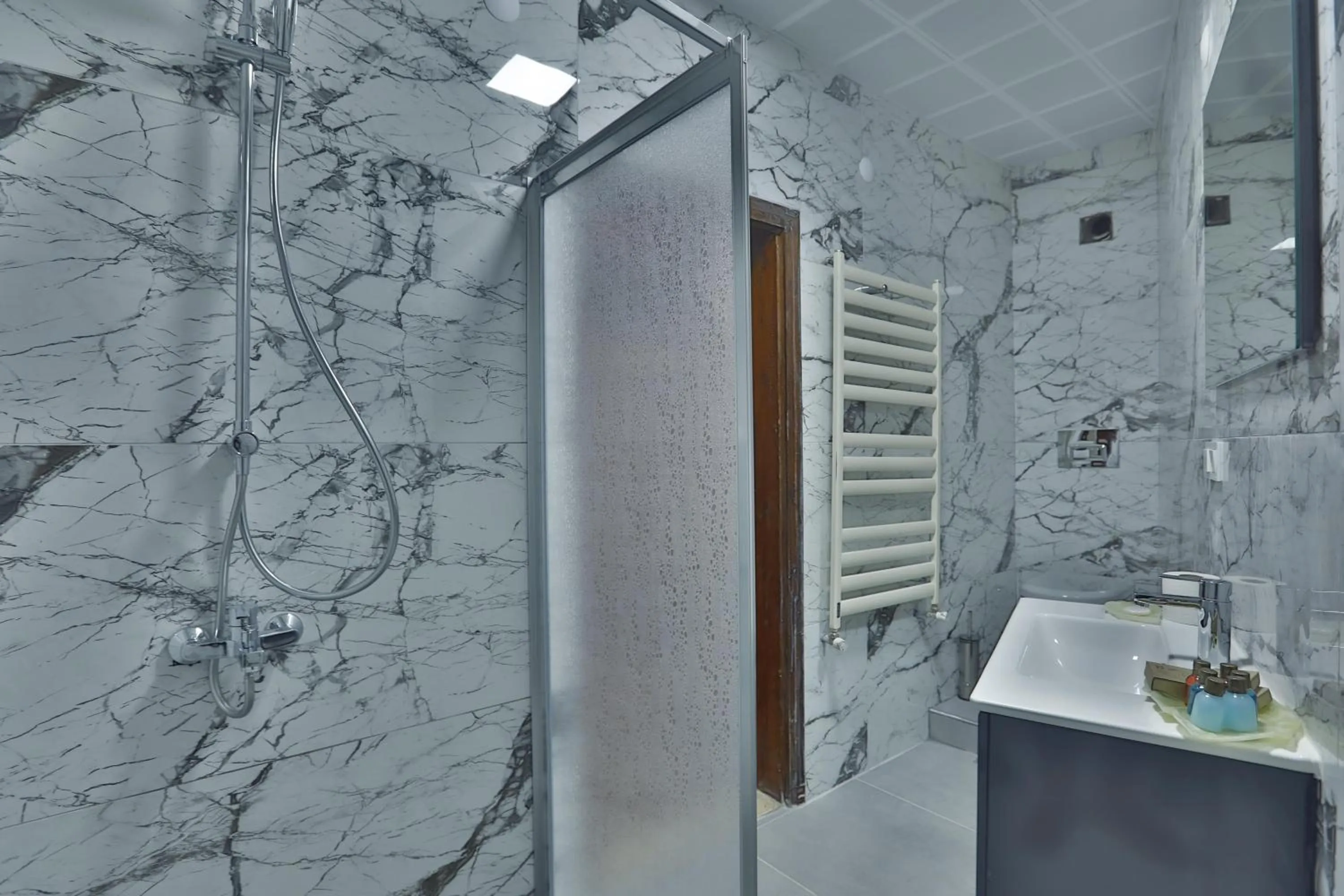 Shower in La Casa Cave Hotel