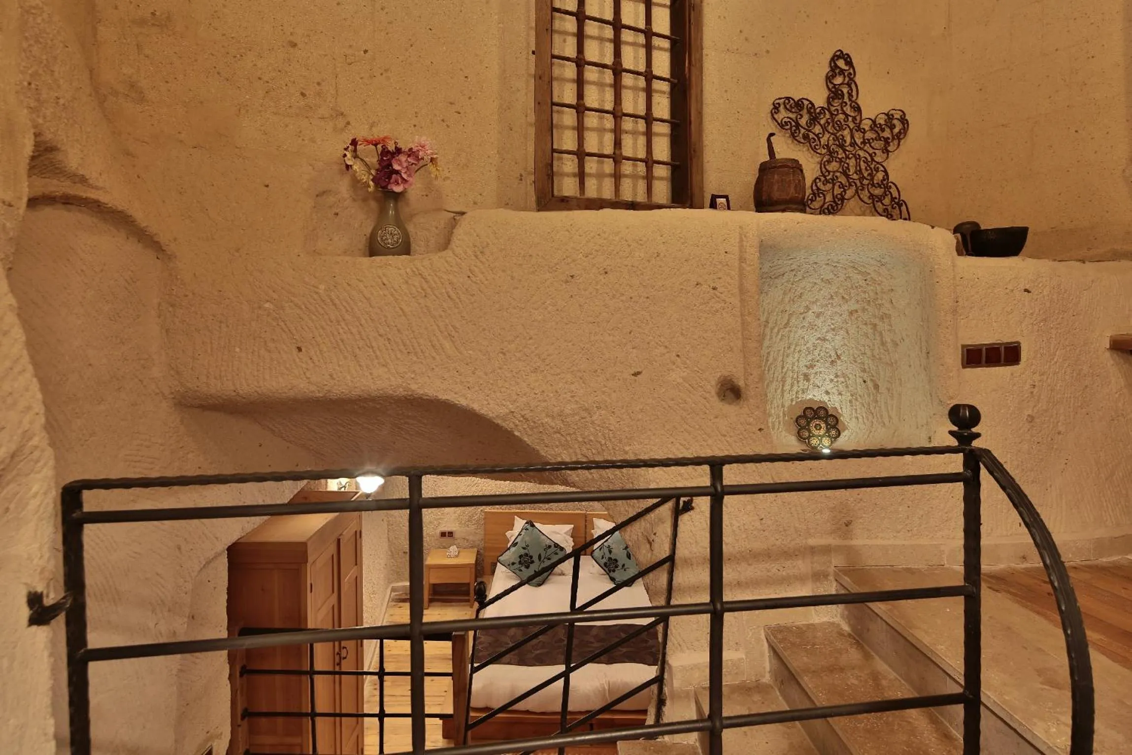 Decorative detail in La Casa Cave Hotel