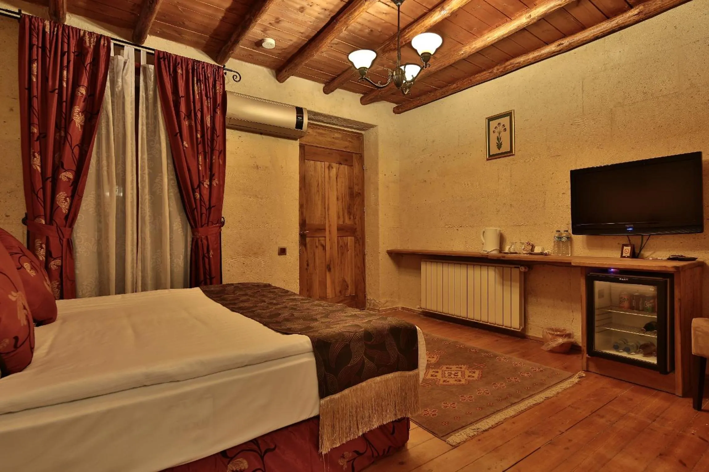 Bed in La Casa Cave Hotel