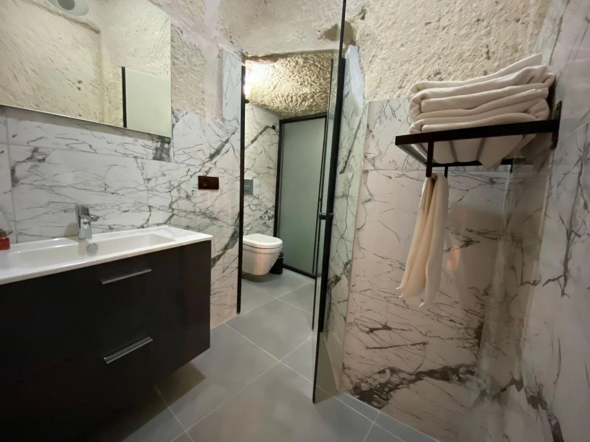 Shower in La Casa Cave Hotel