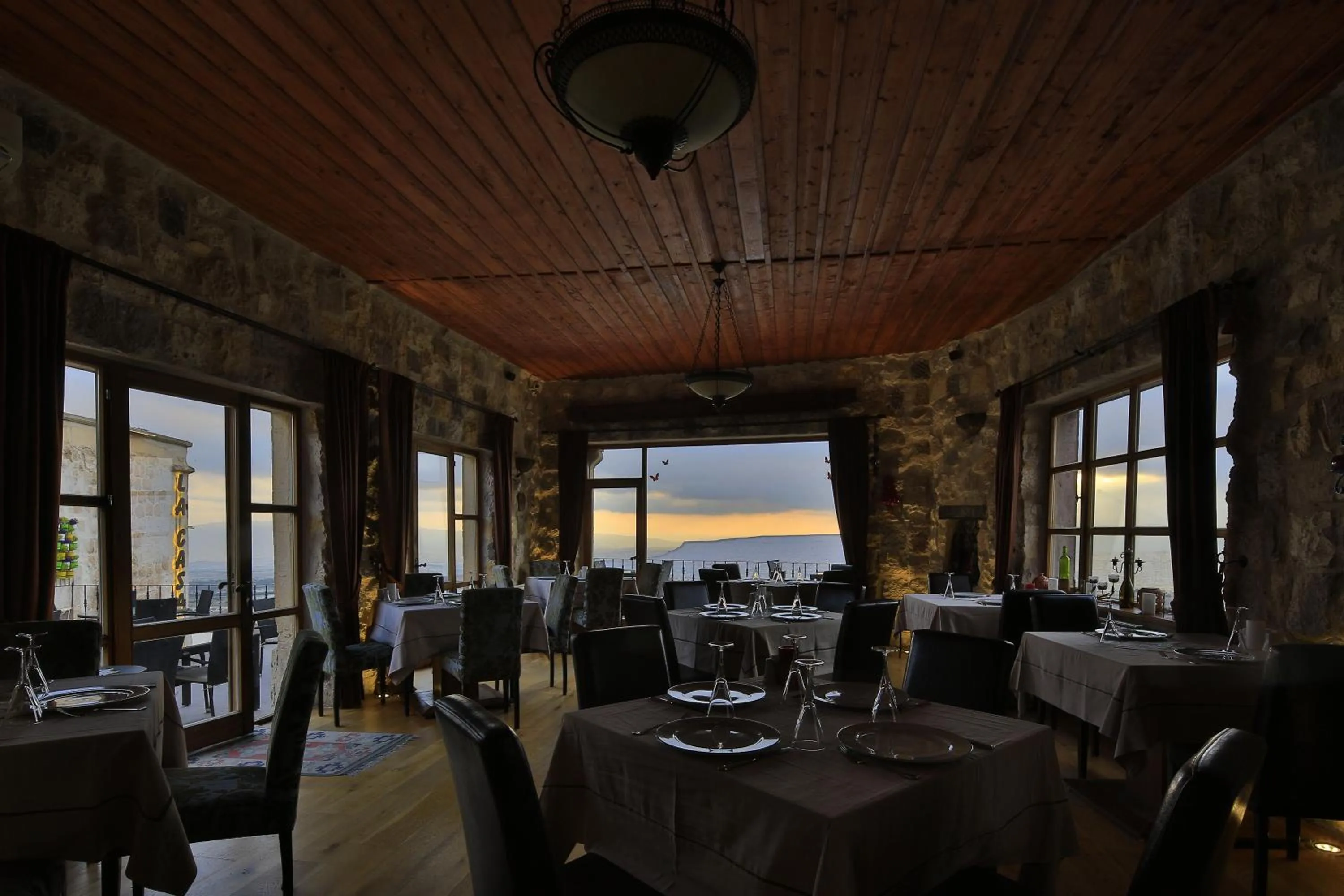 Restaurant/places to eat in La Casa Cave Hotel