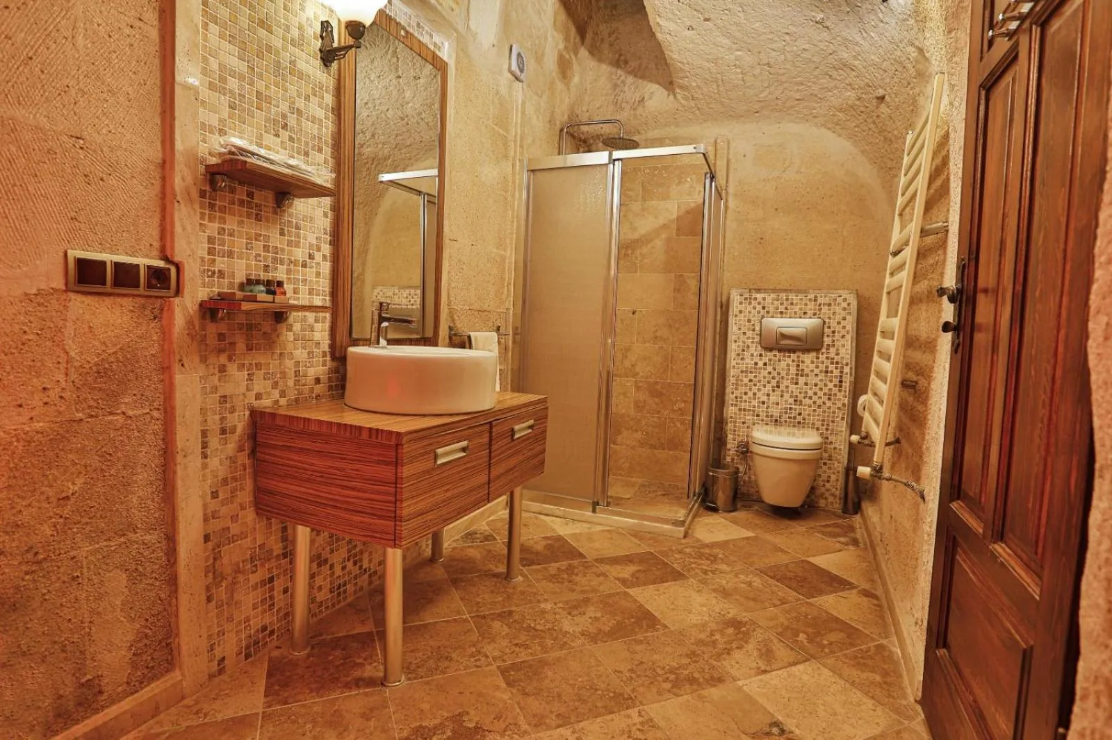 Shower in La Casa Cave Hotel