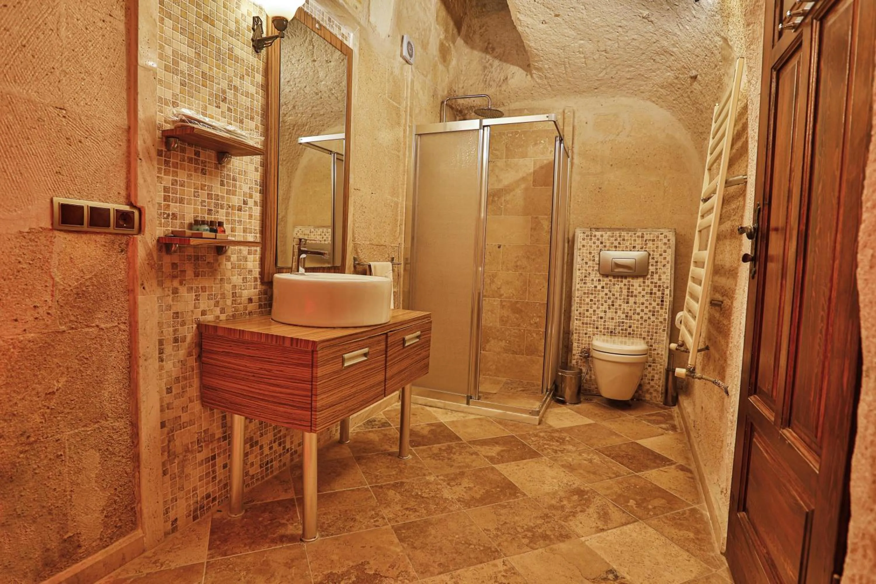 Toilet in La Casa Cave Hotel