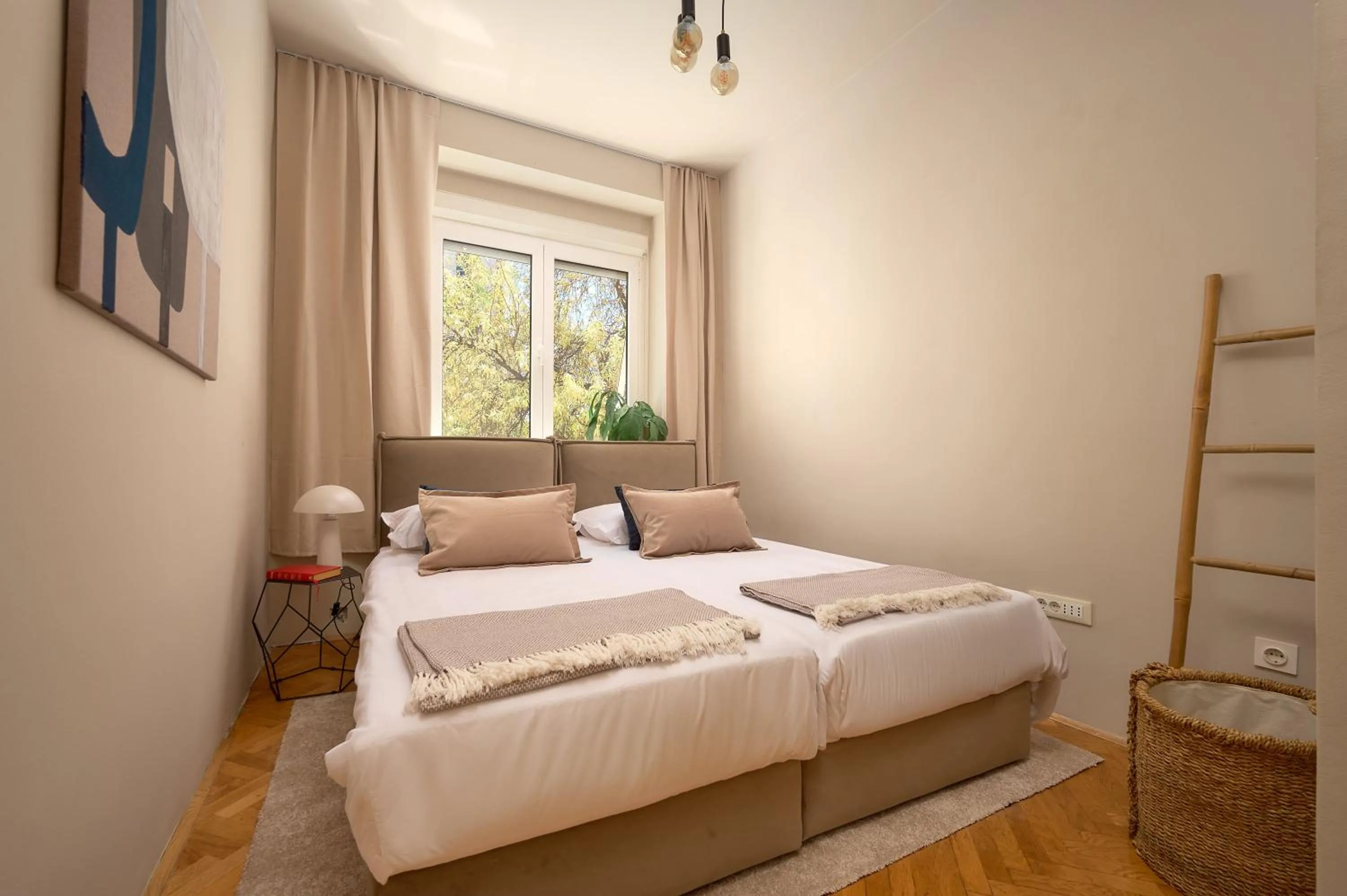 Bedroom, Bed in Royal Suites