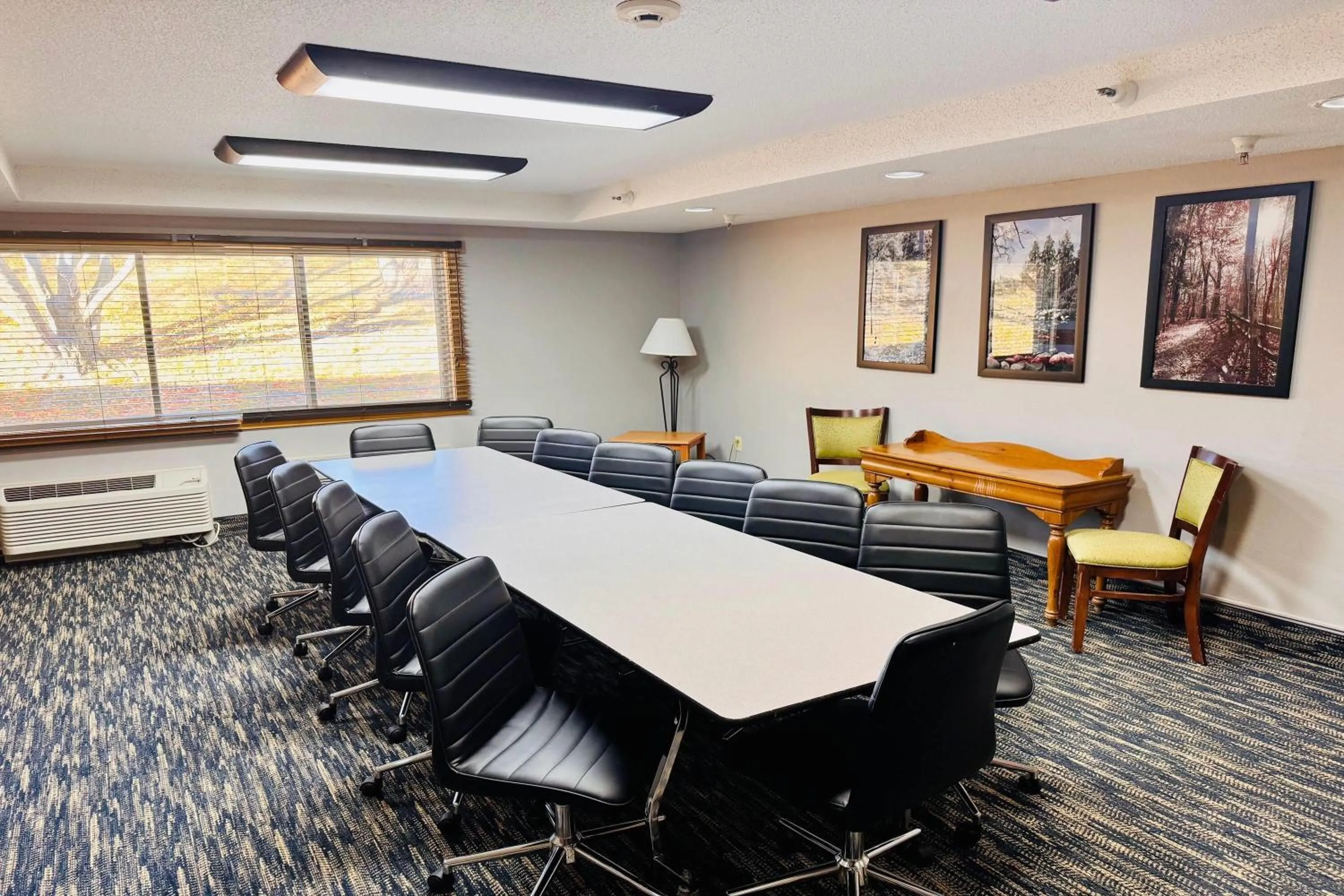 Meeting/conference room in AmericInn by Wyndham Stillwater