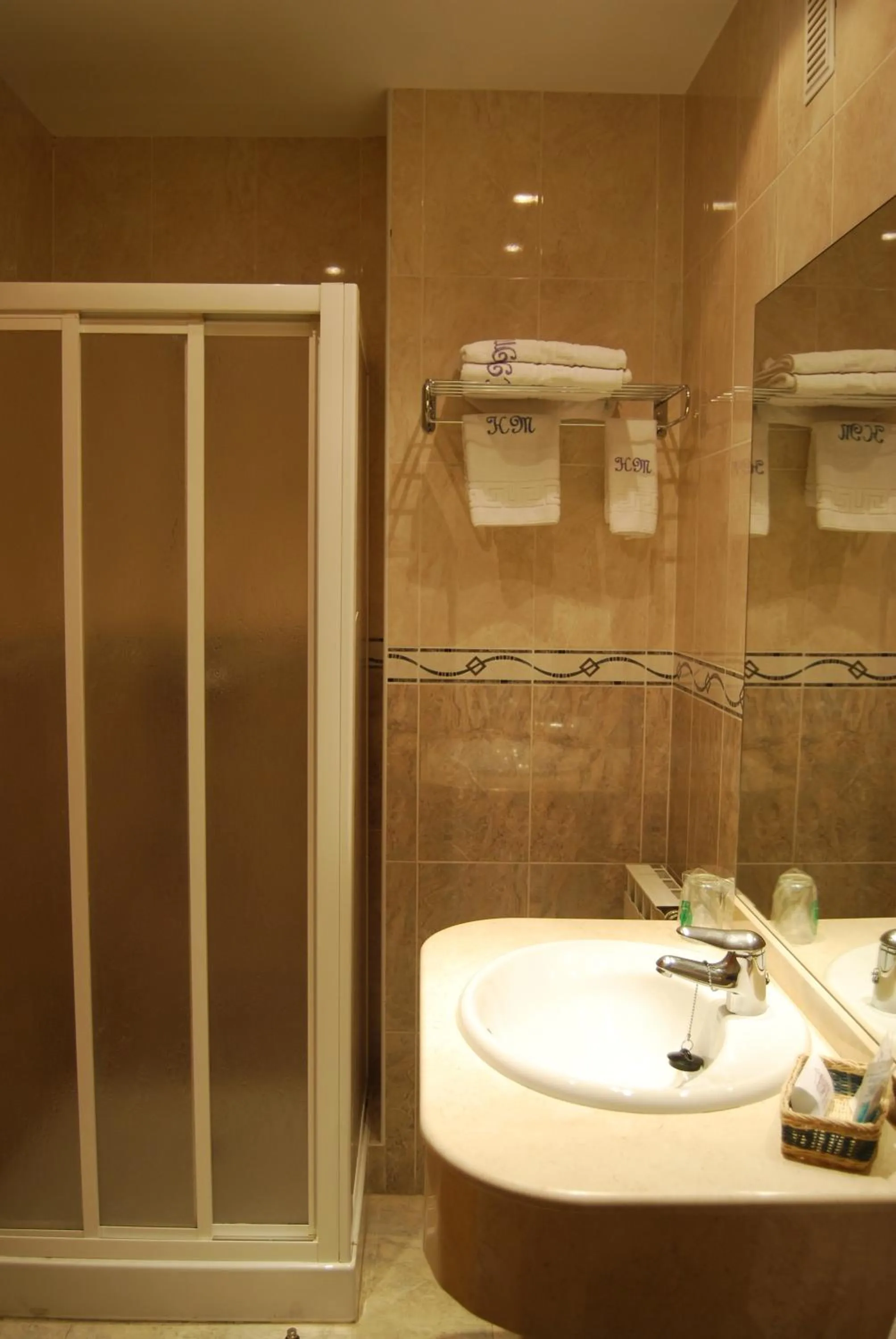 Shower in Hotel Meleiros