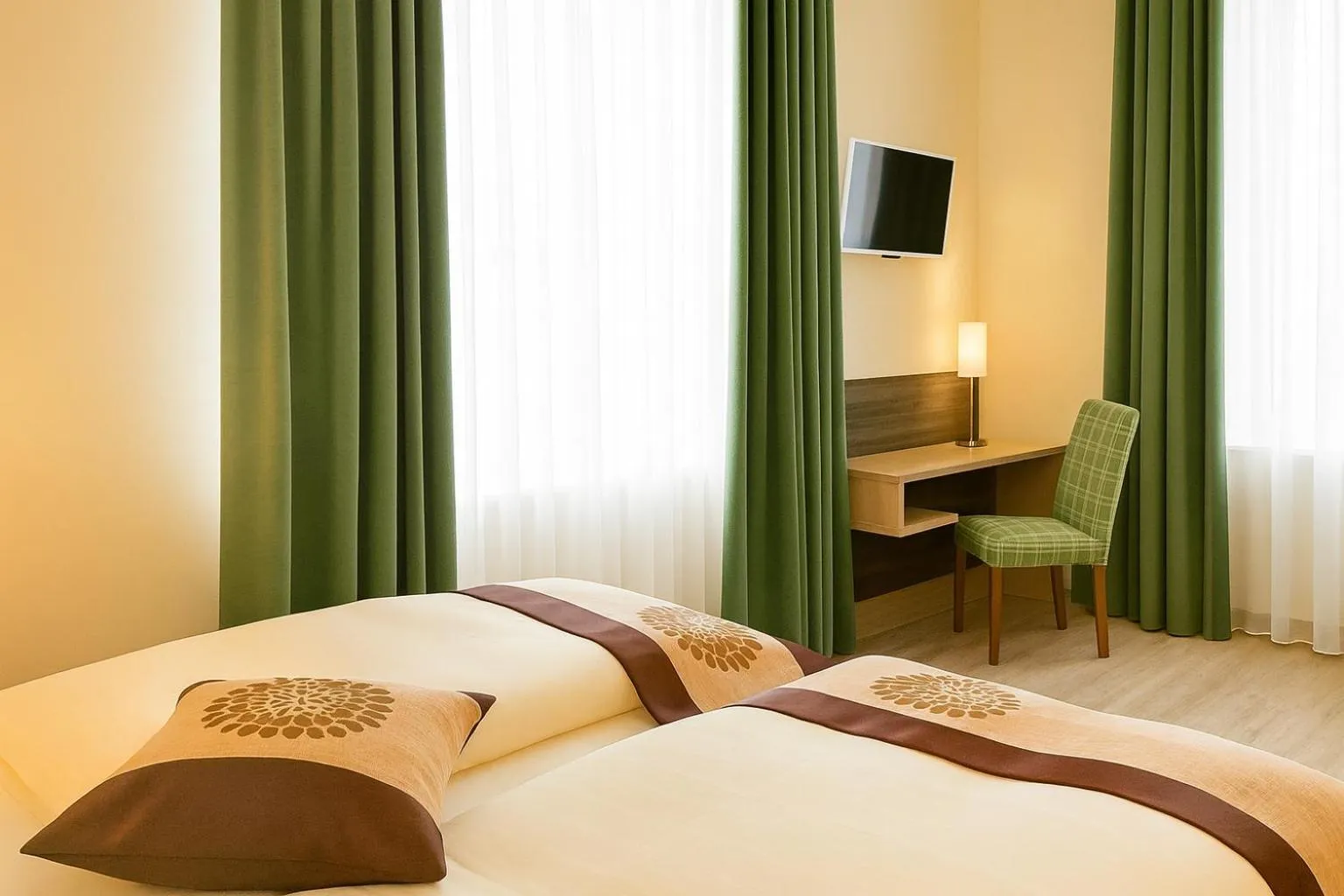 Photo of the whole room, Bed in Mainzer Hof